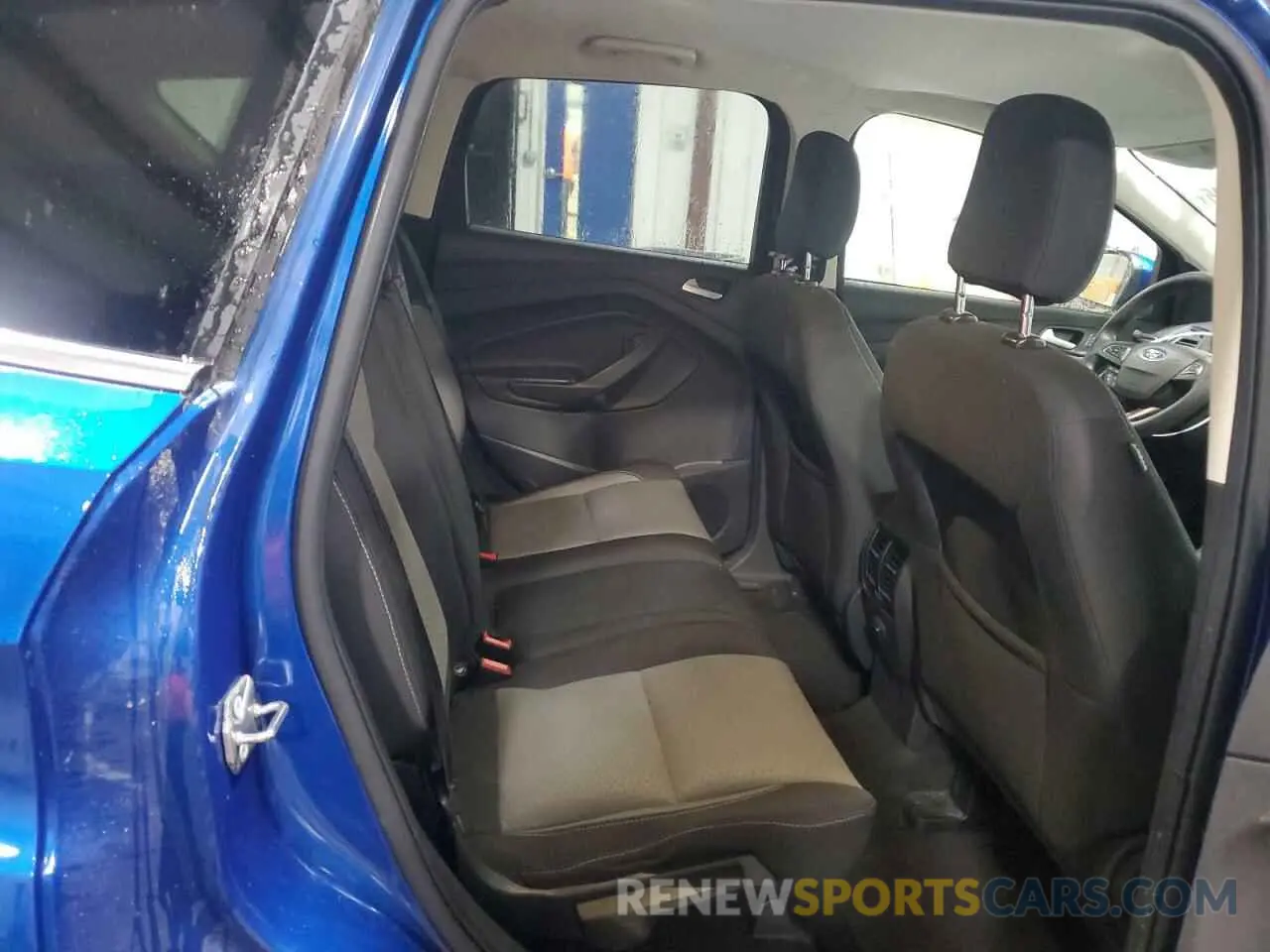 11 Photograph of a damaged car 1FMCU0GD9KUC22442 FORD ESCAPE 2019