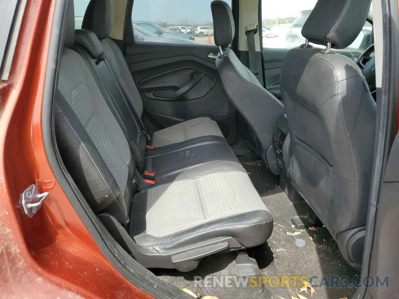 11 Photograph of a damaged car 1FMCU0GD9KUC26040 FORD ESCAPE 2019
