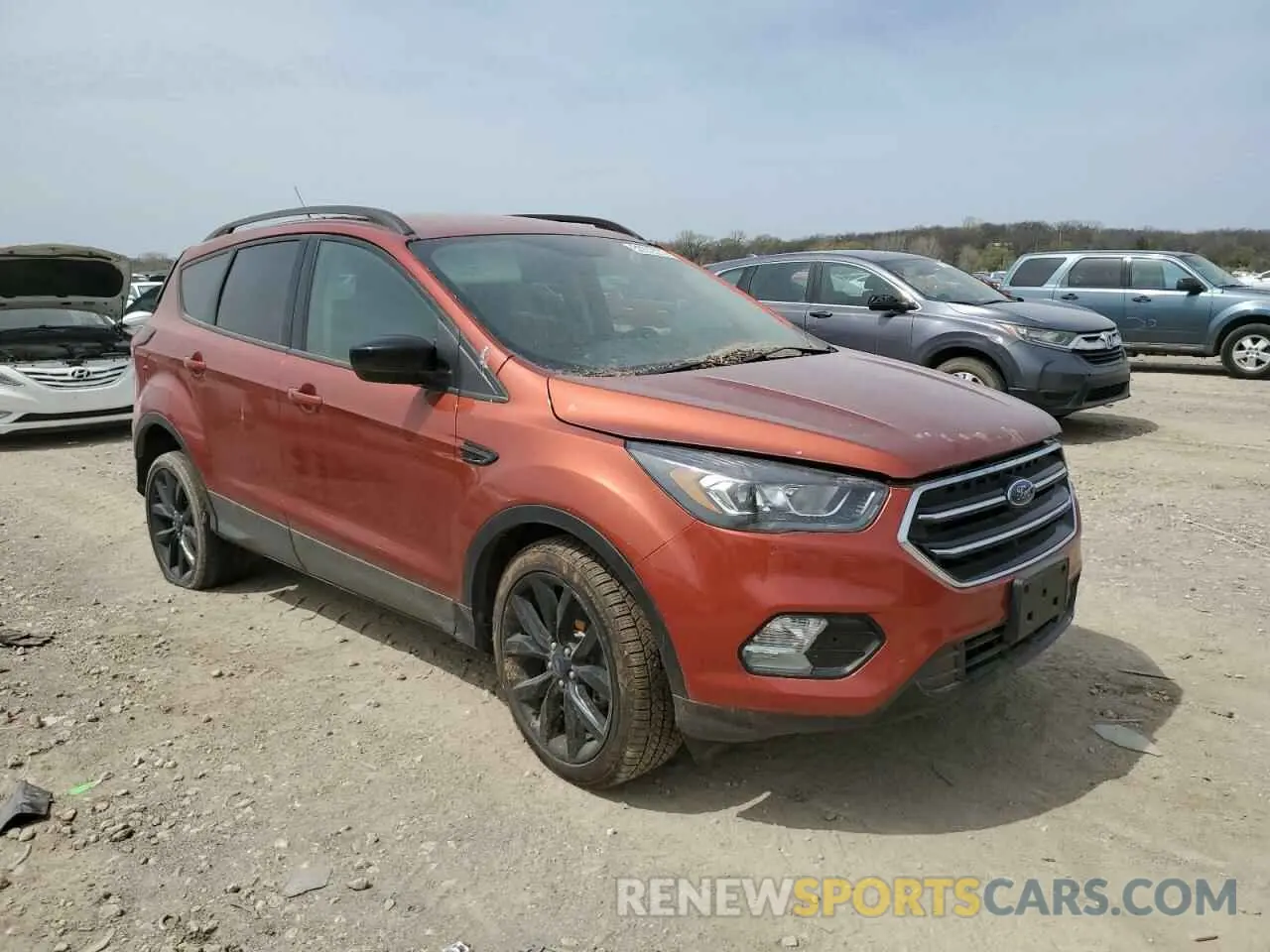 4 Photograph of a damaged car 1FMCU0GD9KUC26040 FORD ESCAPE 2019