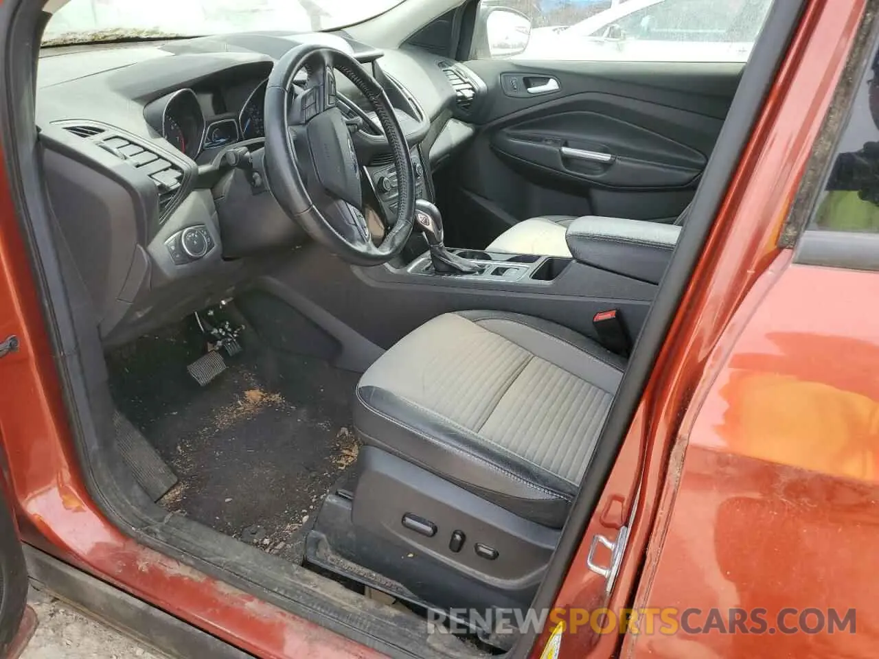 7 Photograph of a damaged car 1FMCU0GD9KUC26040 FORD ESCAPE 2019