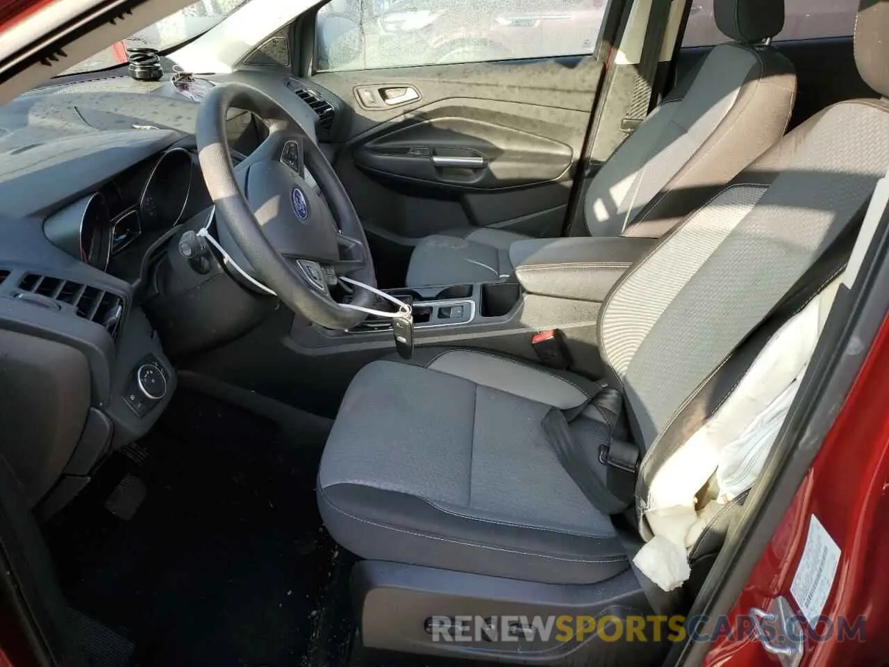 7 Photograph of a damaged car 1FMCU0GD9KUC49057 FORD ESCAPE 2019
