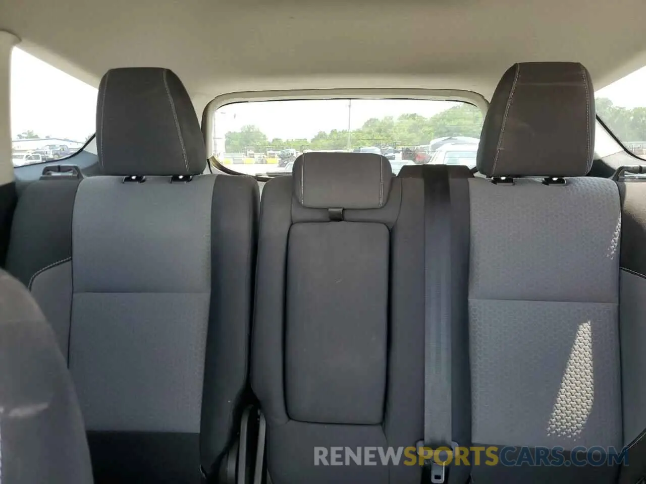 10 Photograph of a damaged car 1FMCU0GDXKUA11928 FORD ESCAPE 2019