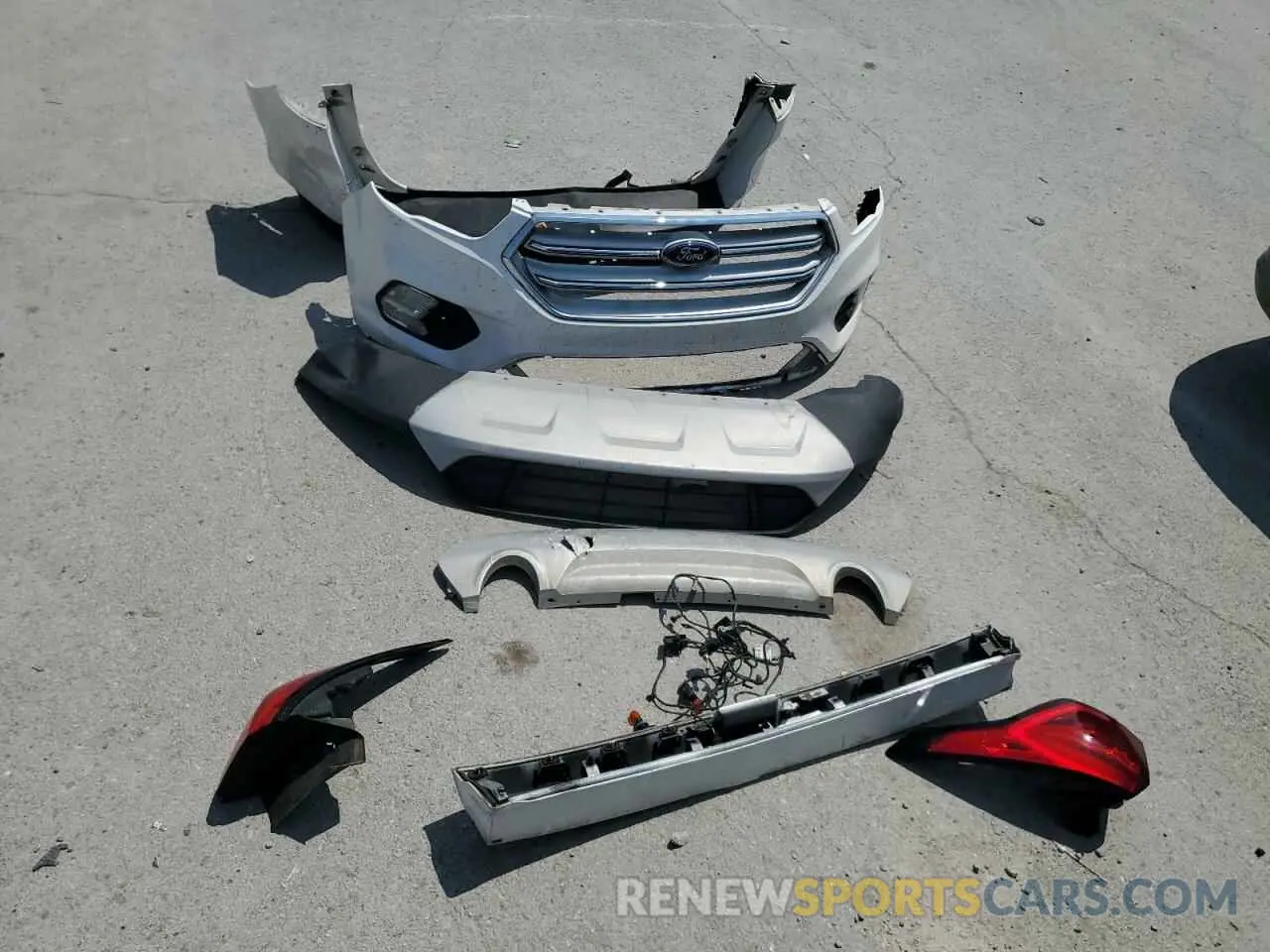 13 Photograph of a damaged car 1FMCU0GDXKUA11928 FORD ESCAPE 2019