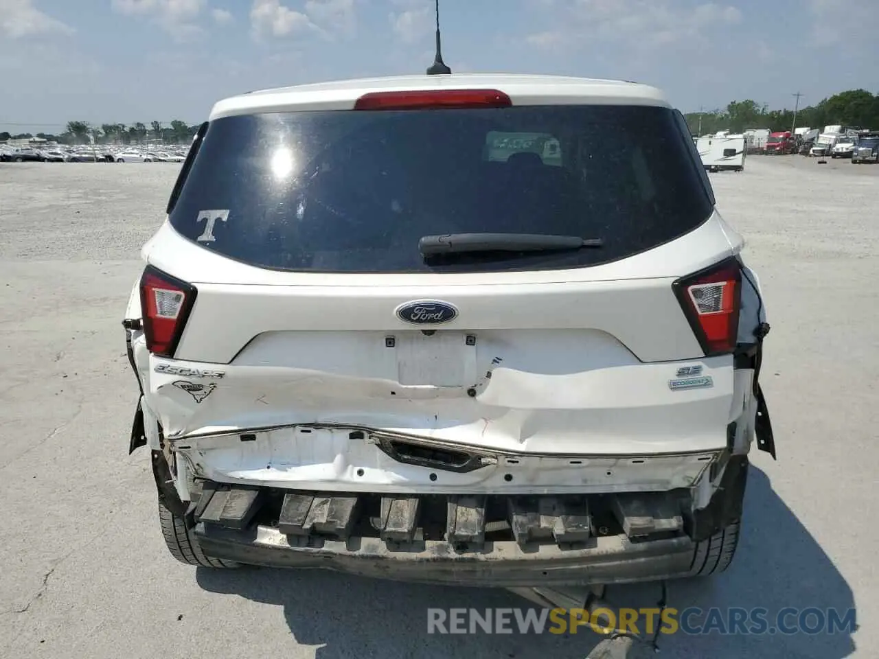 6 Photograph of a damaged car 1FMCU0GDXKUA11928 FORD ESCAPE 2019