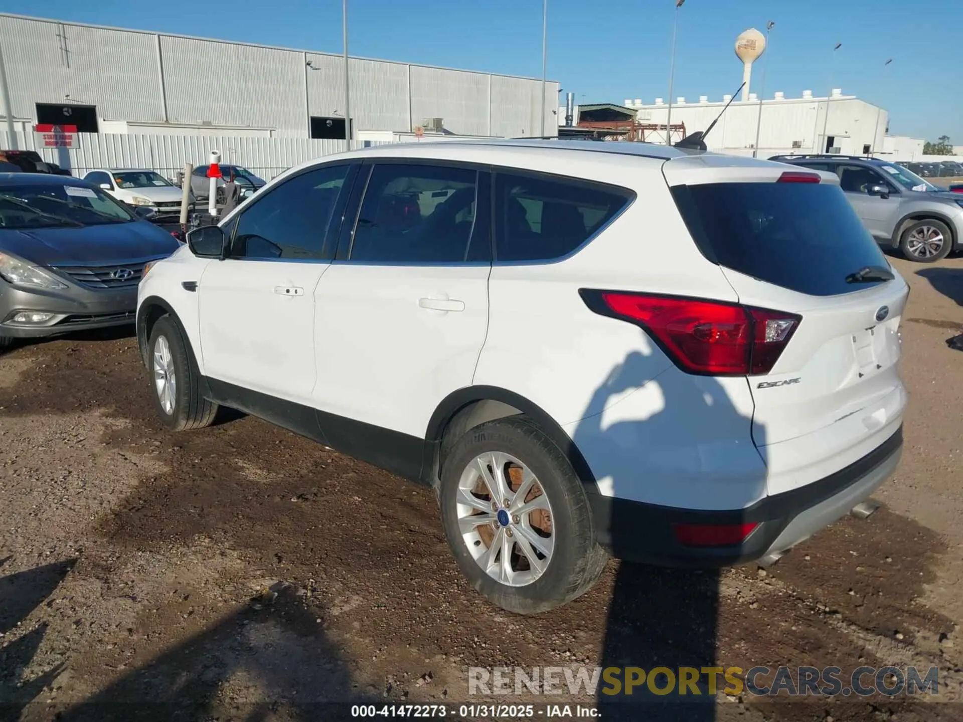 3 Photograph of a damaged car 1FMCU0GDXKUA34142 FORD ESCAPE 2019