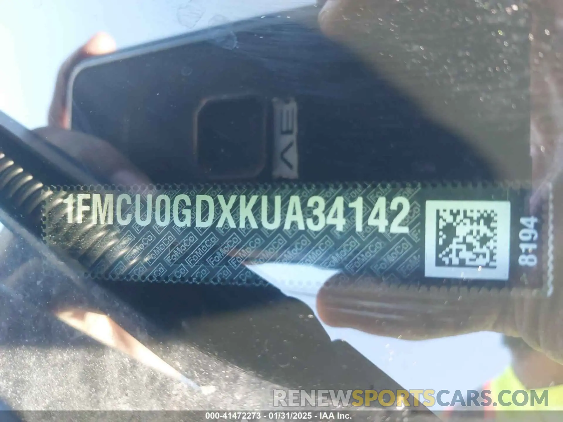 9 Photograph of a damaged car 1FMCU0GDXKUA34142 FORD ESCAPE 2019