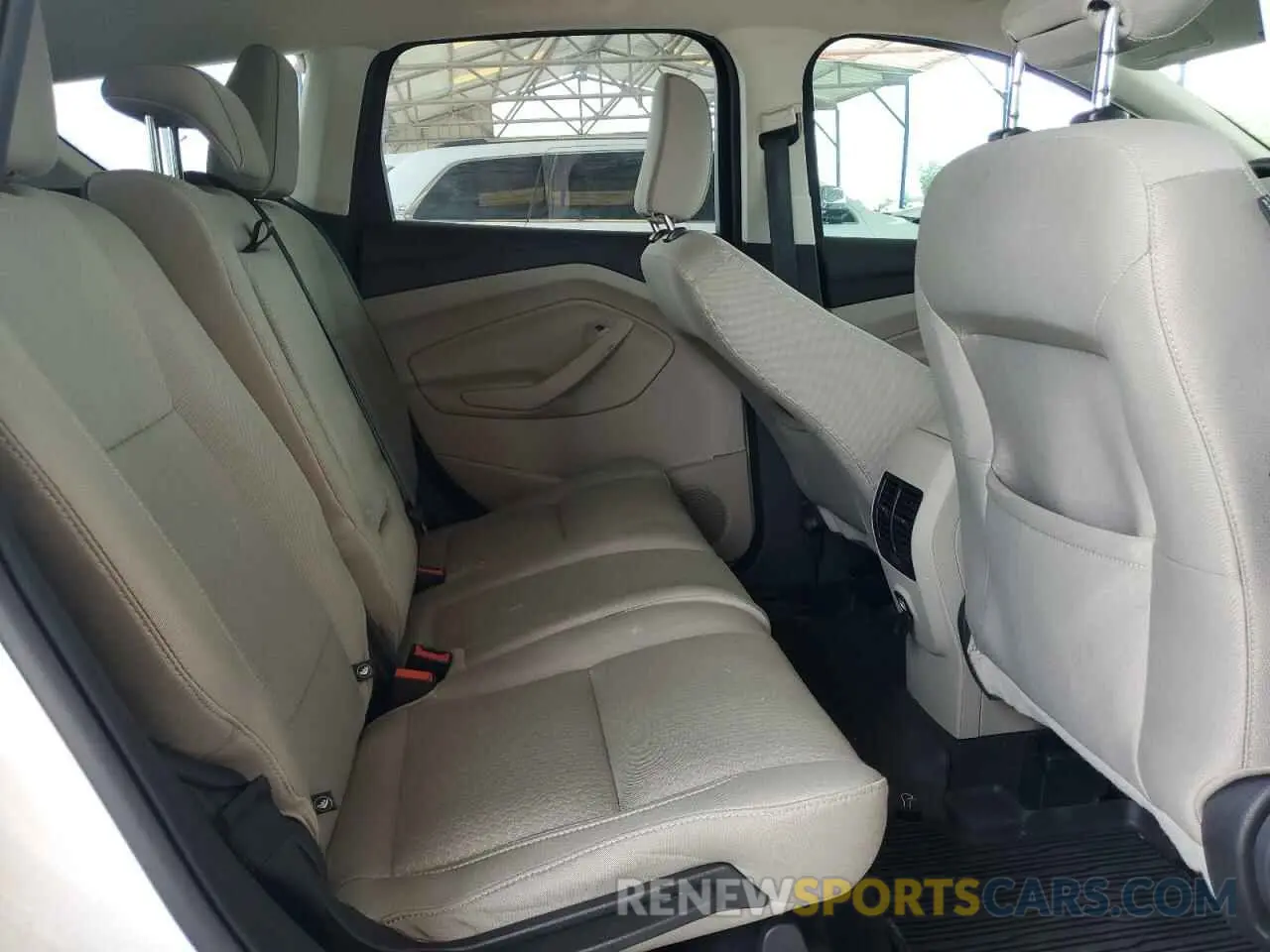 11 Photograph of a damaged car 1FMCU0GDXKUA49708 FORD ESCAPE 2019
