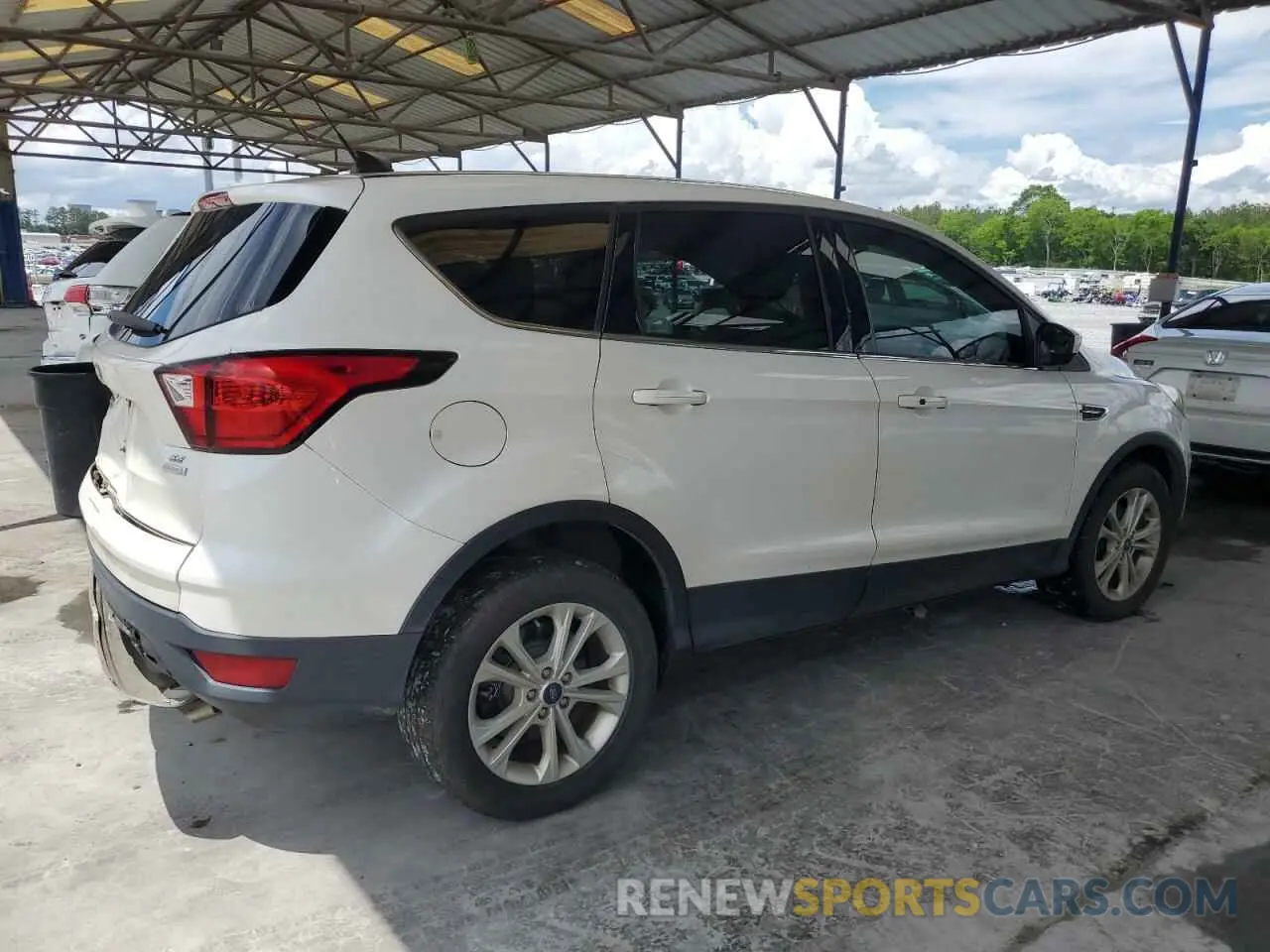 3 Photograph of a damaged car 1FMCU0GDXKUA49708 FORD ESCAPE 2019