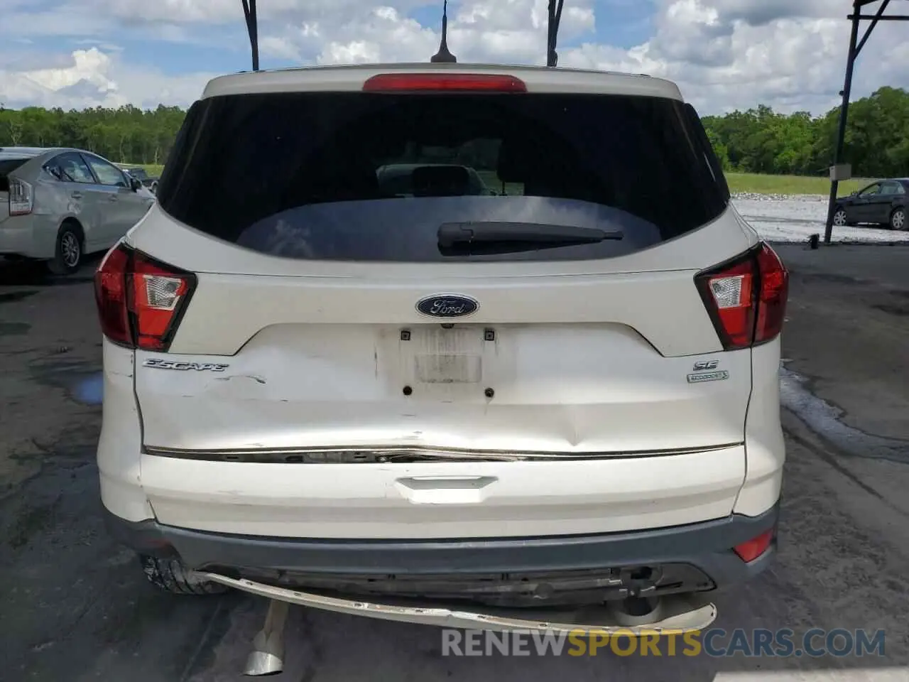 6 Photograph of a damaged car 1FMCU0GDXKUA49708 FORD ESCAPE 2019