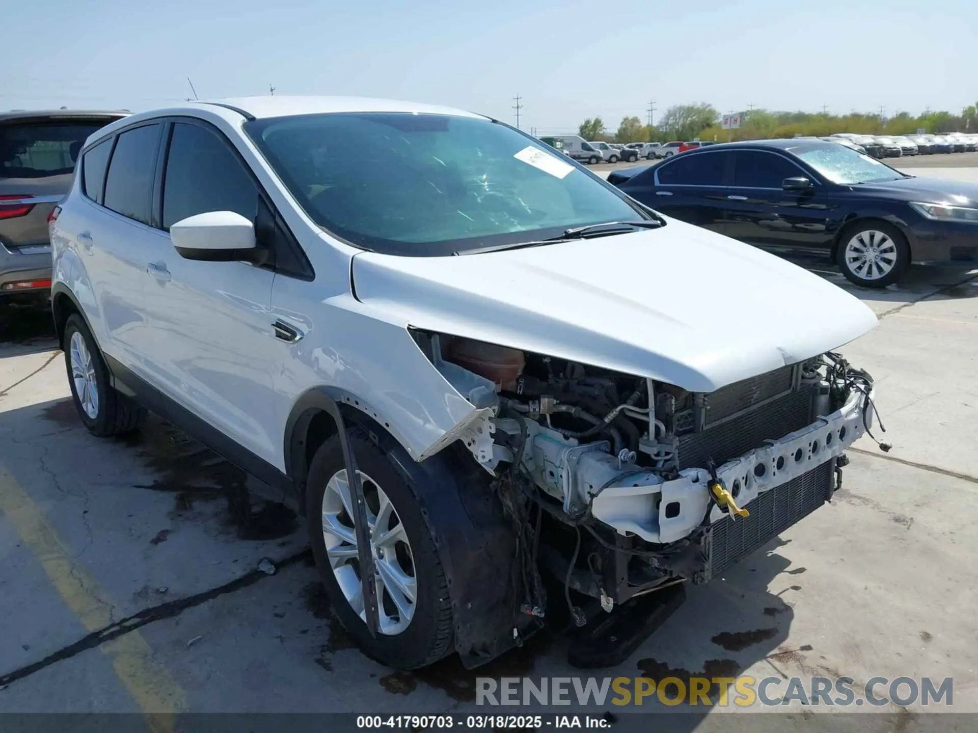 1 Photograph of a damaged car 1FMCU0GDXKUA53726 FORD ESCAPE 2019