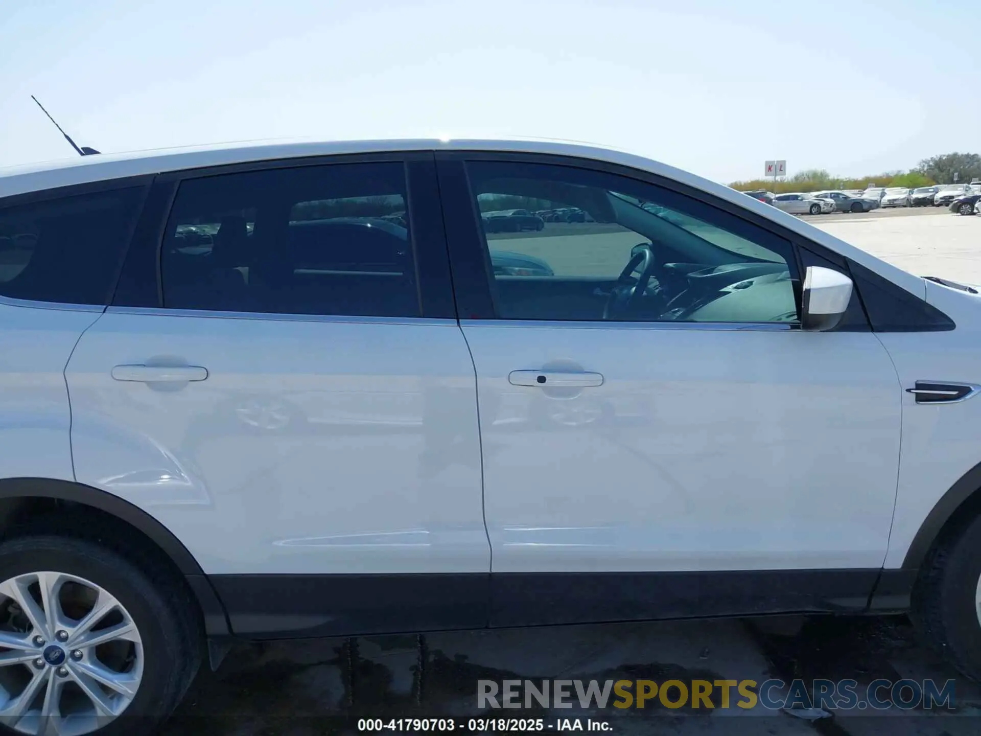 14 Photograph of a damaged car 1FMCU0GDXKUA53726 FORD ESCAPE 2019