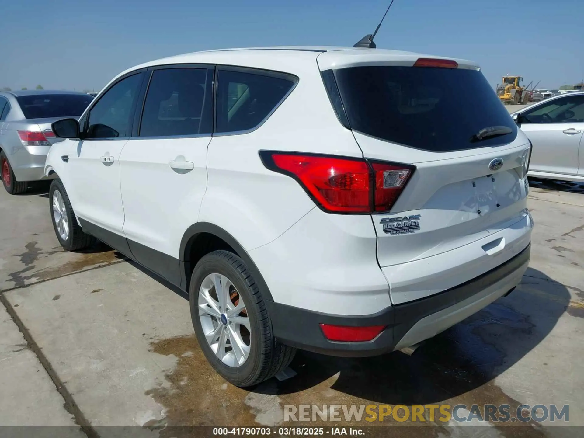 3 Photograph of a damaged car 1FMCU0GDXKUA53726 FORD ESCAPE 2019