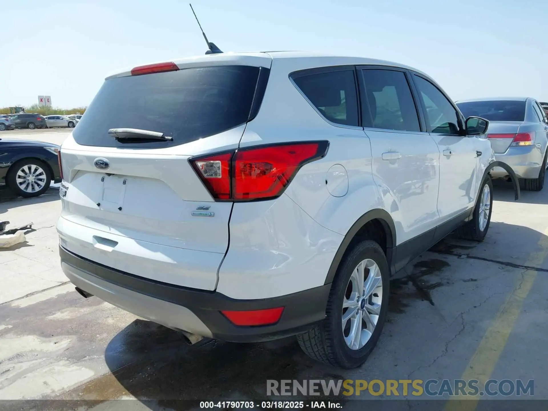 4 Photograph of a damaged car 1FMCU0GDXKUA53726 FORD ESCAPE 2019
