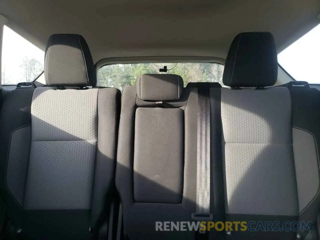 10 Photograph of a damaged car 1FMCU0GDXKUA59459 FORD ESCAPE 2019