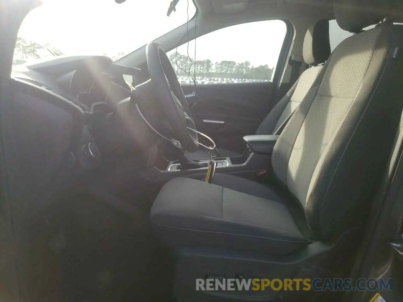 7 Photograph of a damaged car 1FMCU0GDXKUA59459 FORD ESCAPE 2019