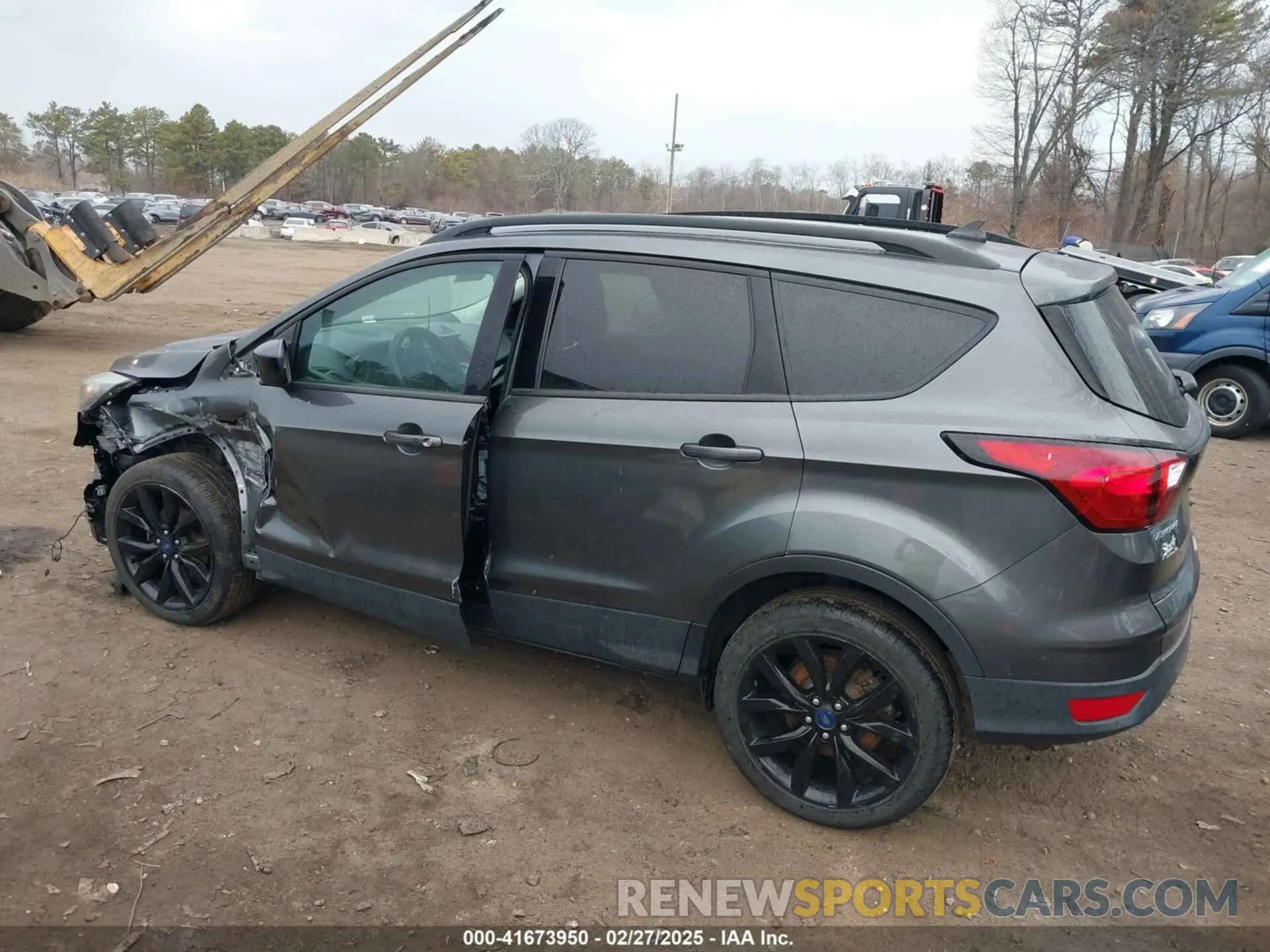 14 Photograph of a damaged car 1FMCU0GDXKUB29364 FORD ESCAPE 2019