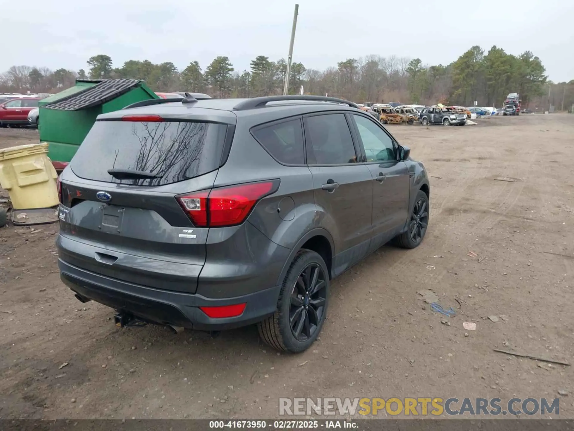 4 Photograph of a damaged car 1FMCU0GDXKUB29364 FORD ESCAPE 2019