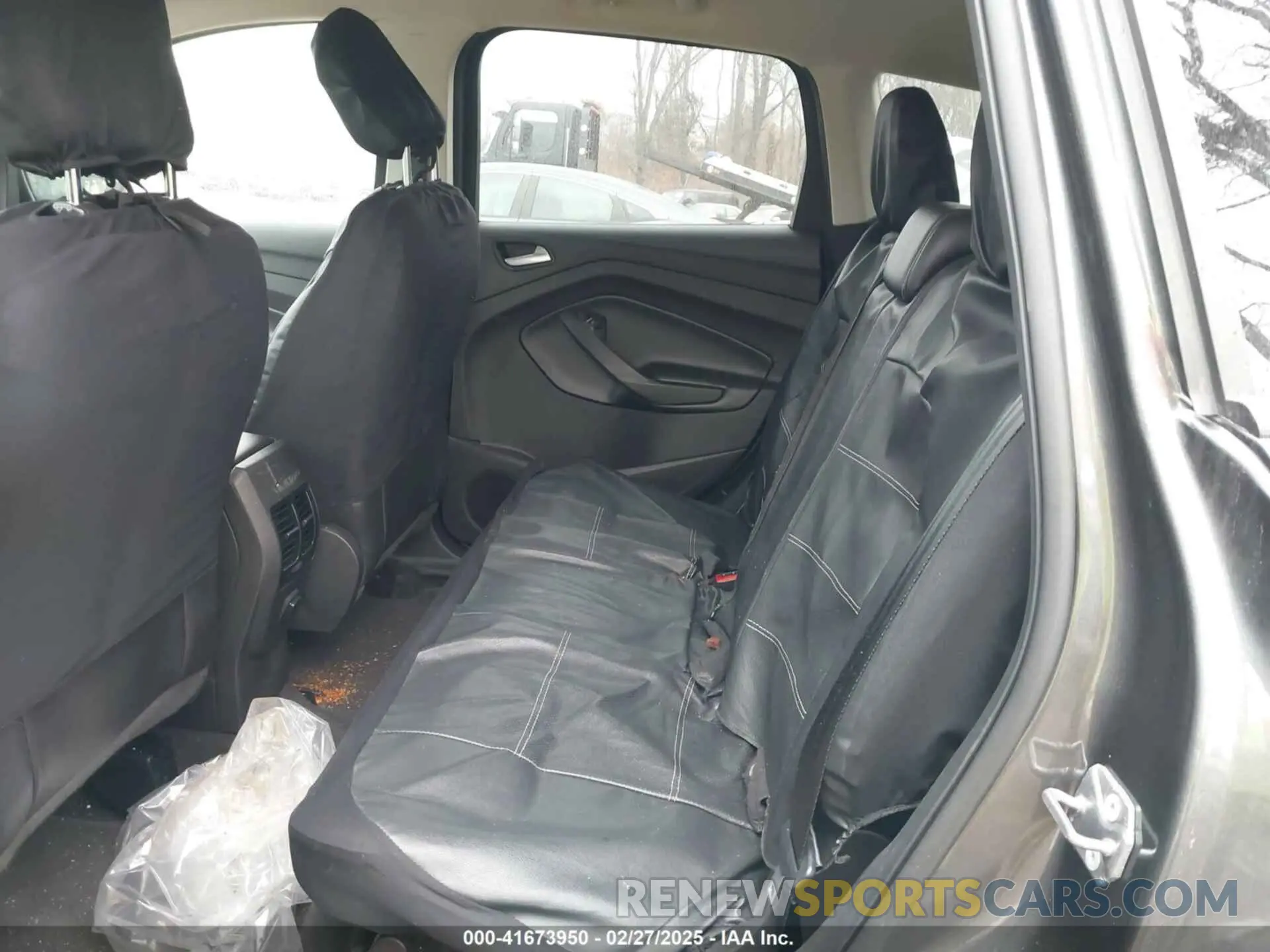 8 Photograph of a damaged car 1FMCU0GDXKUB29364 FORD ESCAPE 2019