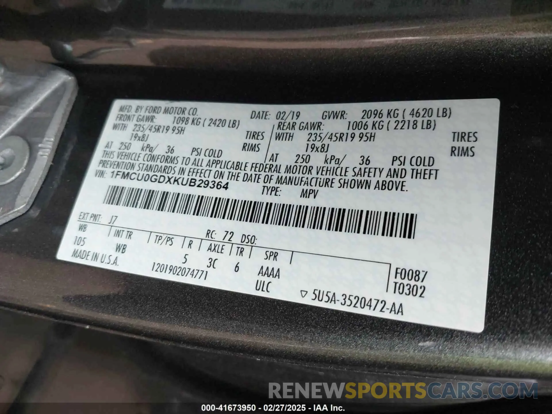 9 Photograph of a damaged car 1FMCU0GDXKUB29364 FORD ESCAPE 2019