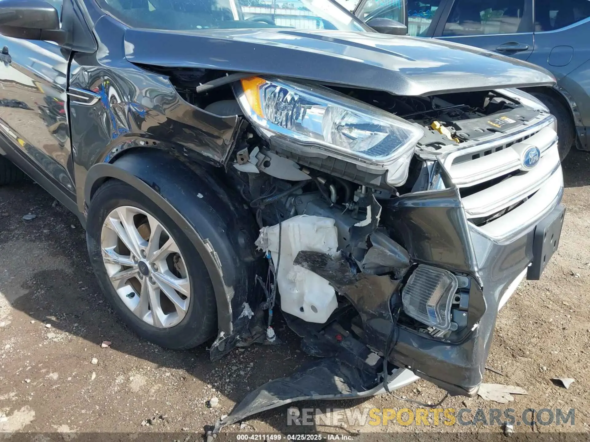 6 Photograph of a damaged car 1FMCU0GDXKUB49503 FORD ESCAPE 2019