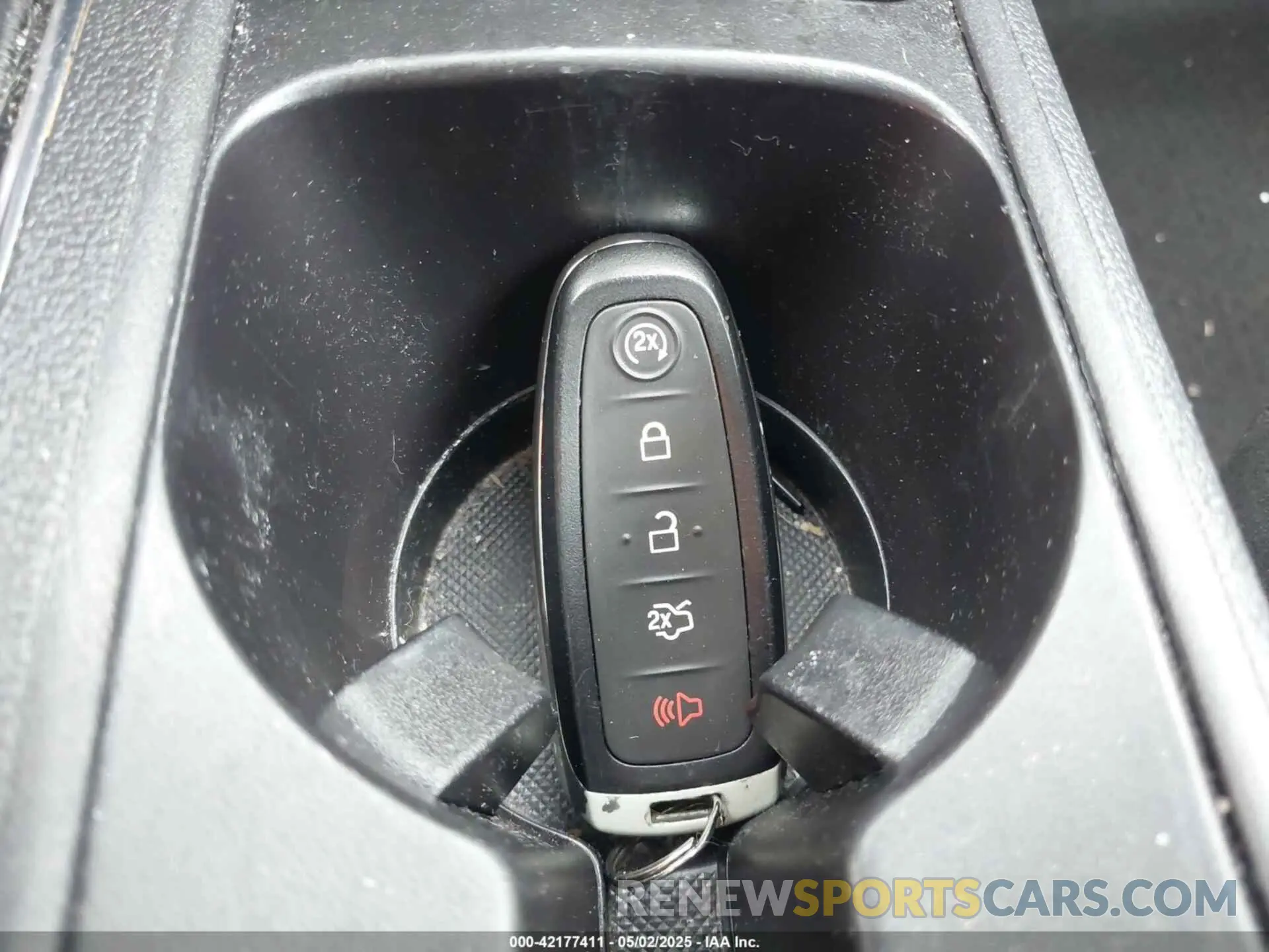 11 Photograph of a damaged car 1FMCU0GDXKUB81786 FORD ESCAPE 2019