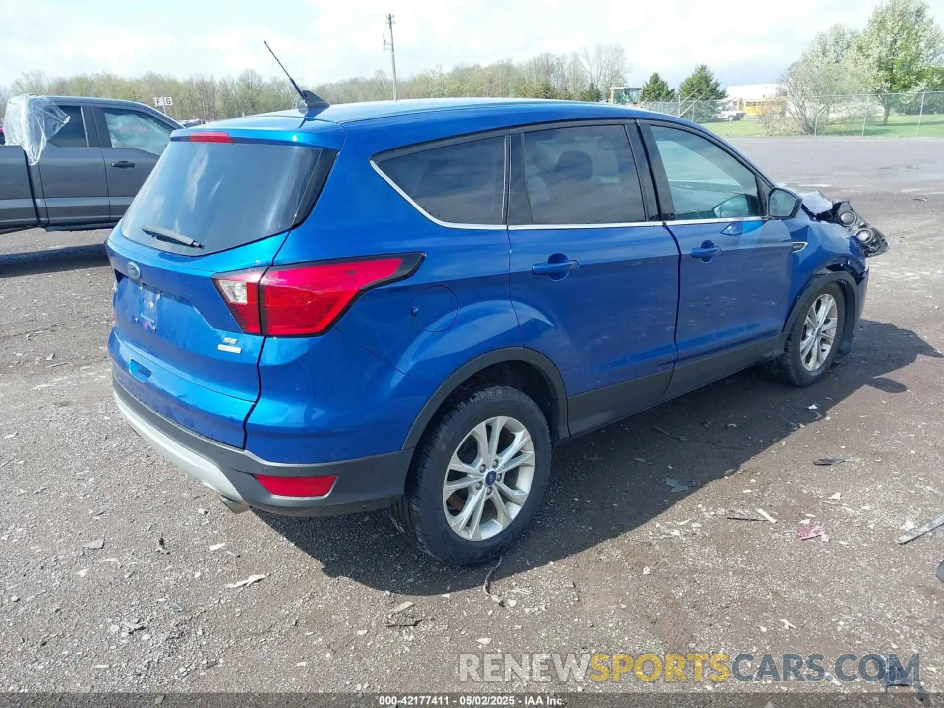 4 Photograph of a damaged car 1FMCU0GDXKUB81786 FORD ESCAPE 2019
