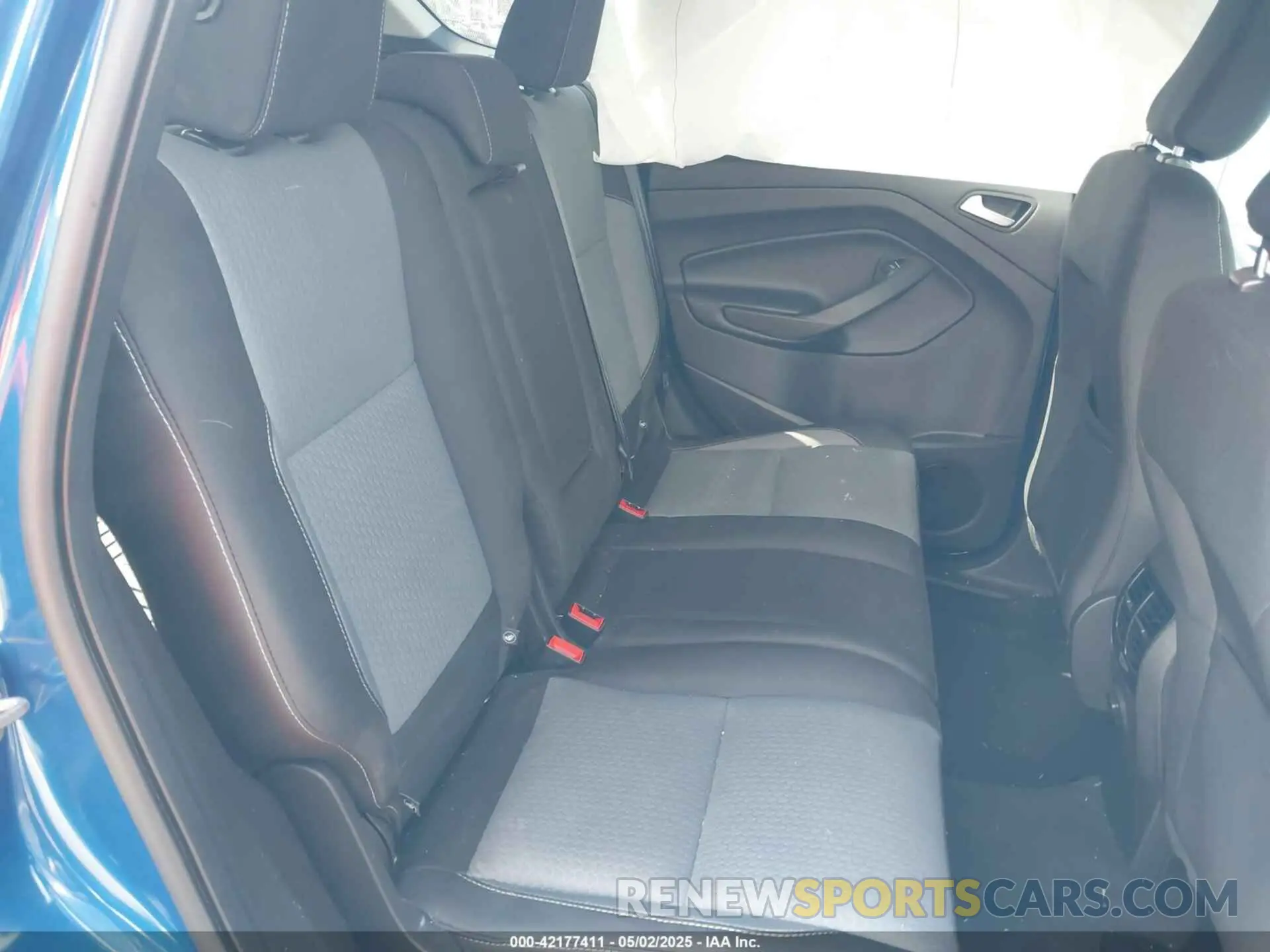 8 Photograph of a damaged car 1FMCU0GDXKUB81786 FORD ESCAPE 2019