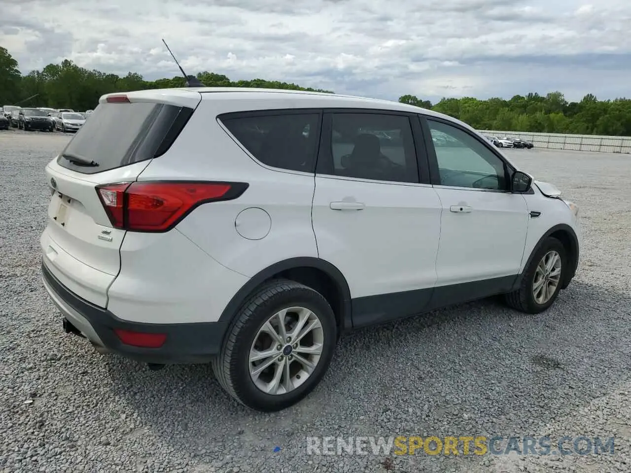 3 Photograph of a damaged car 1FMCU0GDXKUB94201 FORD ESCAPE 2019