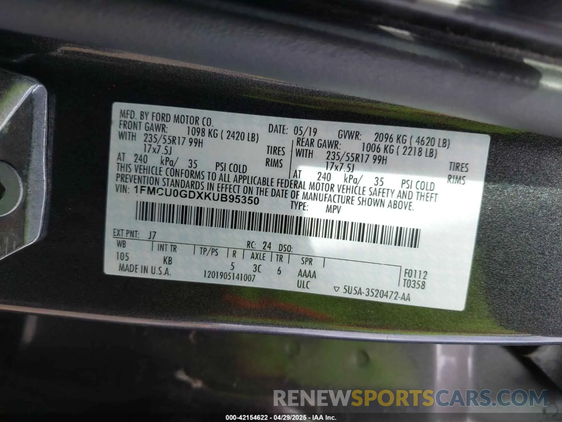 9 Photograph of a damaged car 1FMCU0GDXKUB95350 FORD ESCAPE 2019