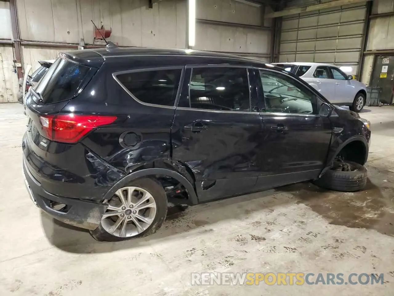 3 Photograph of a damaged car 1FMCU0GDXKUC47818 FORD ESCAPE 2019