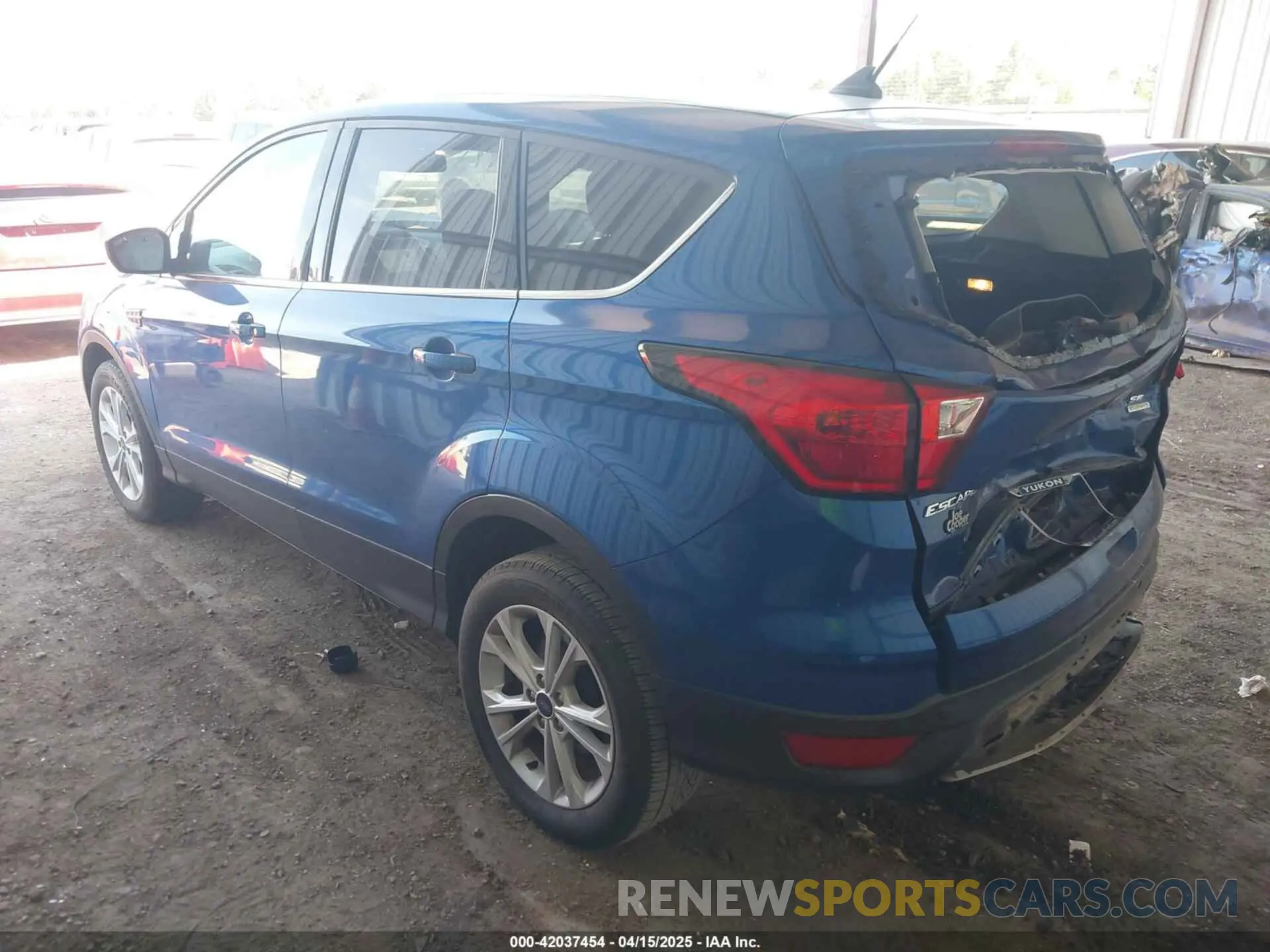 3 Photograph of a damaged car 1FMCU0GDXKUC52548 FORD ESCAPE 2019