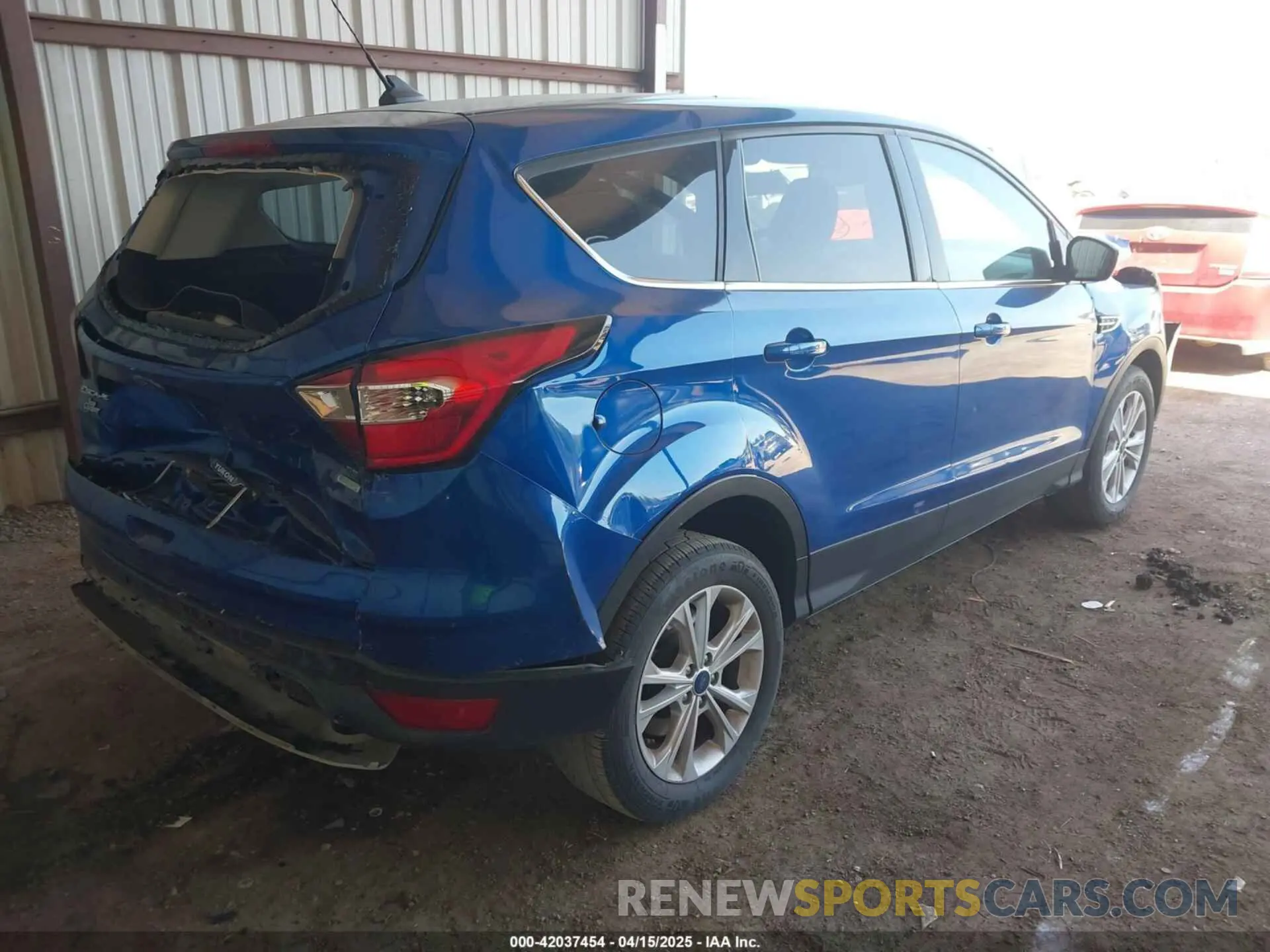 4 Photograph of a damaged car 1FMCU0GDXKUC52548 FORD ESCAPE 2019