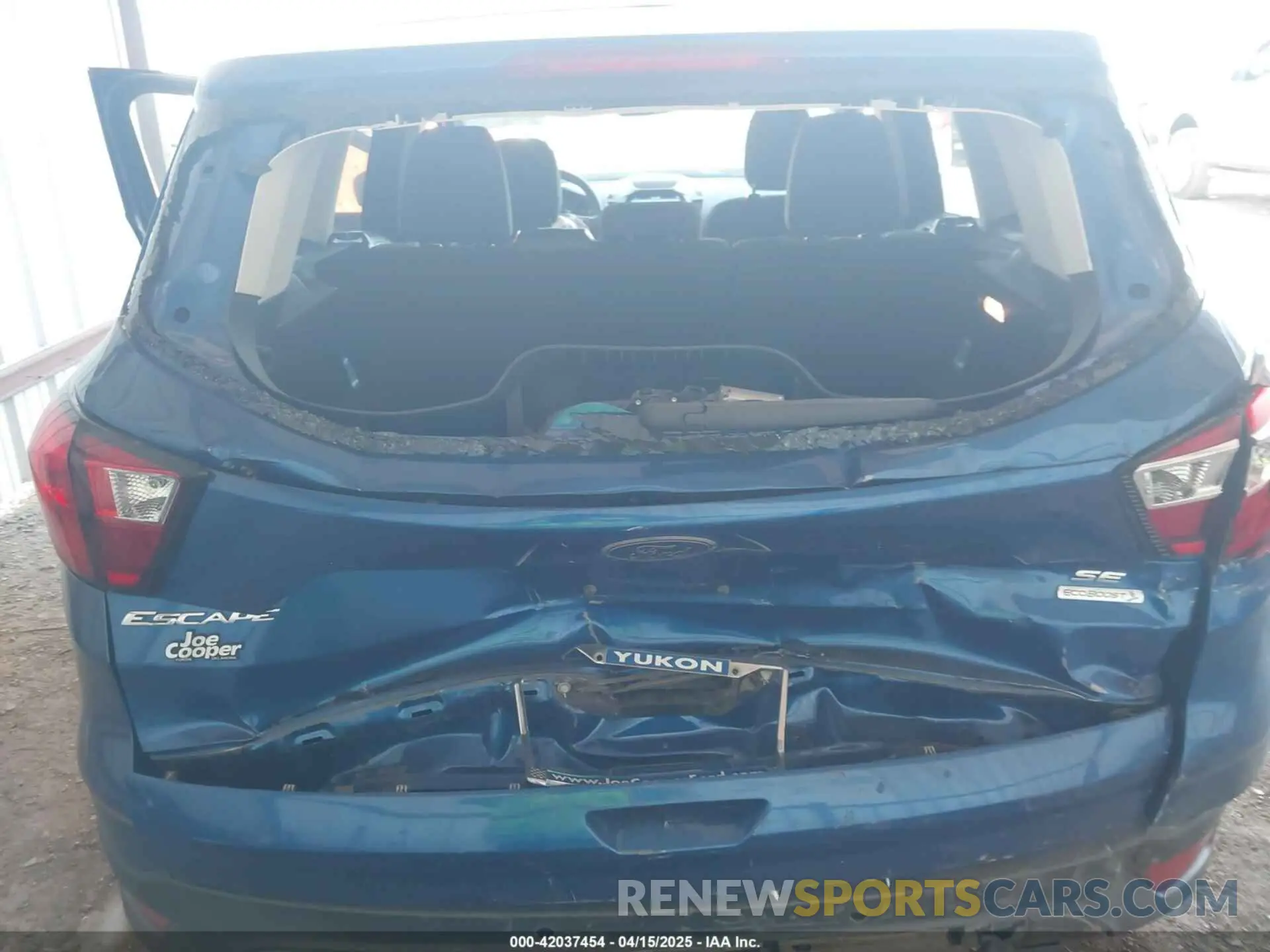 6 Photograph of a damaged car 1FMCU0GDXKUC52548 FORD ESCAPE 2019