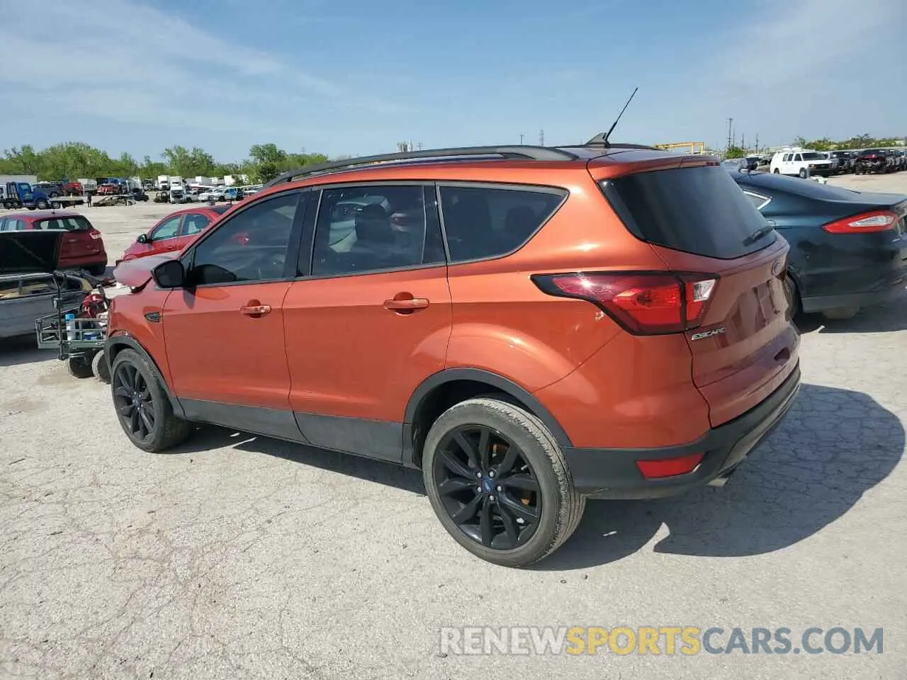 2 Photograph of a damaged car 1FMCU0GDXKUC52985 FORD ESCAPE 2019