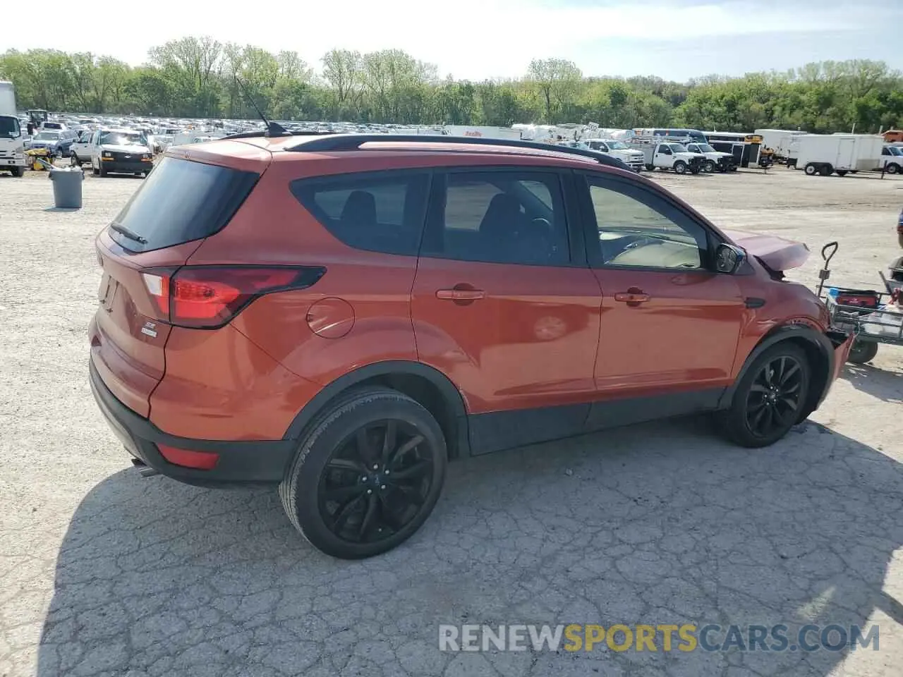 3 Photograph of a damaged car 1FMCU0GDXKUC52985 FORD ESCAPE 2019