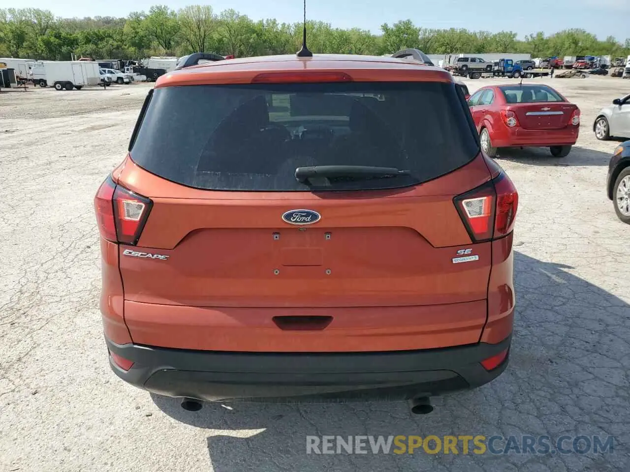 6 Photograph of a damaged car 1FMCU0GDXKUC52985 FORD ESCAPE 2019