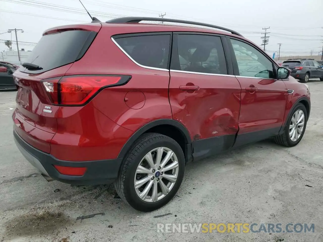 3 Photograph of a damaged car 1FMCU0HD0KUA20152 FORD ESCAPE 2019