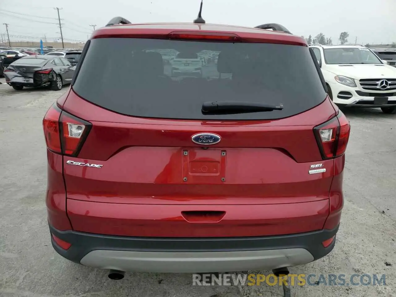 6 Photograph of a damaged car 1FMCU0HD0KUA20152 FORD ESCAPE 2019