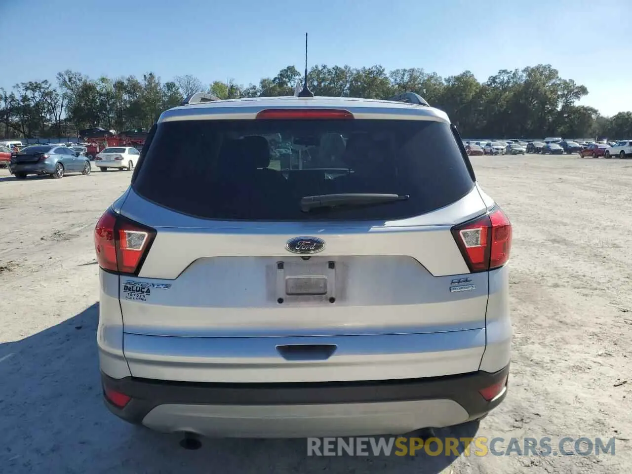 6 Photograph of a damaged car 1FMCU0HD0KUB21028 FORD ESCAPE 2019