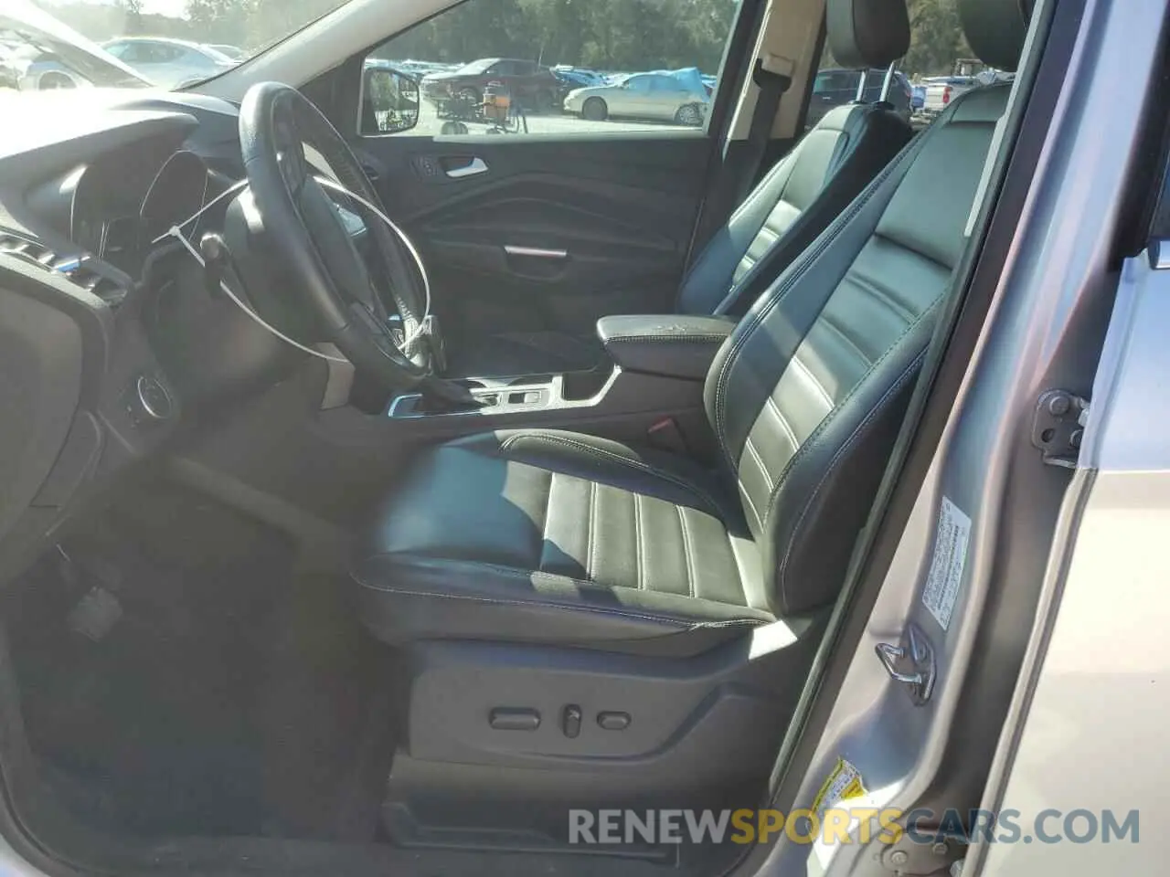 7 Photograph of a damaged car 1FMCU0HD0KUB21028 FORD ESCAPE 2019