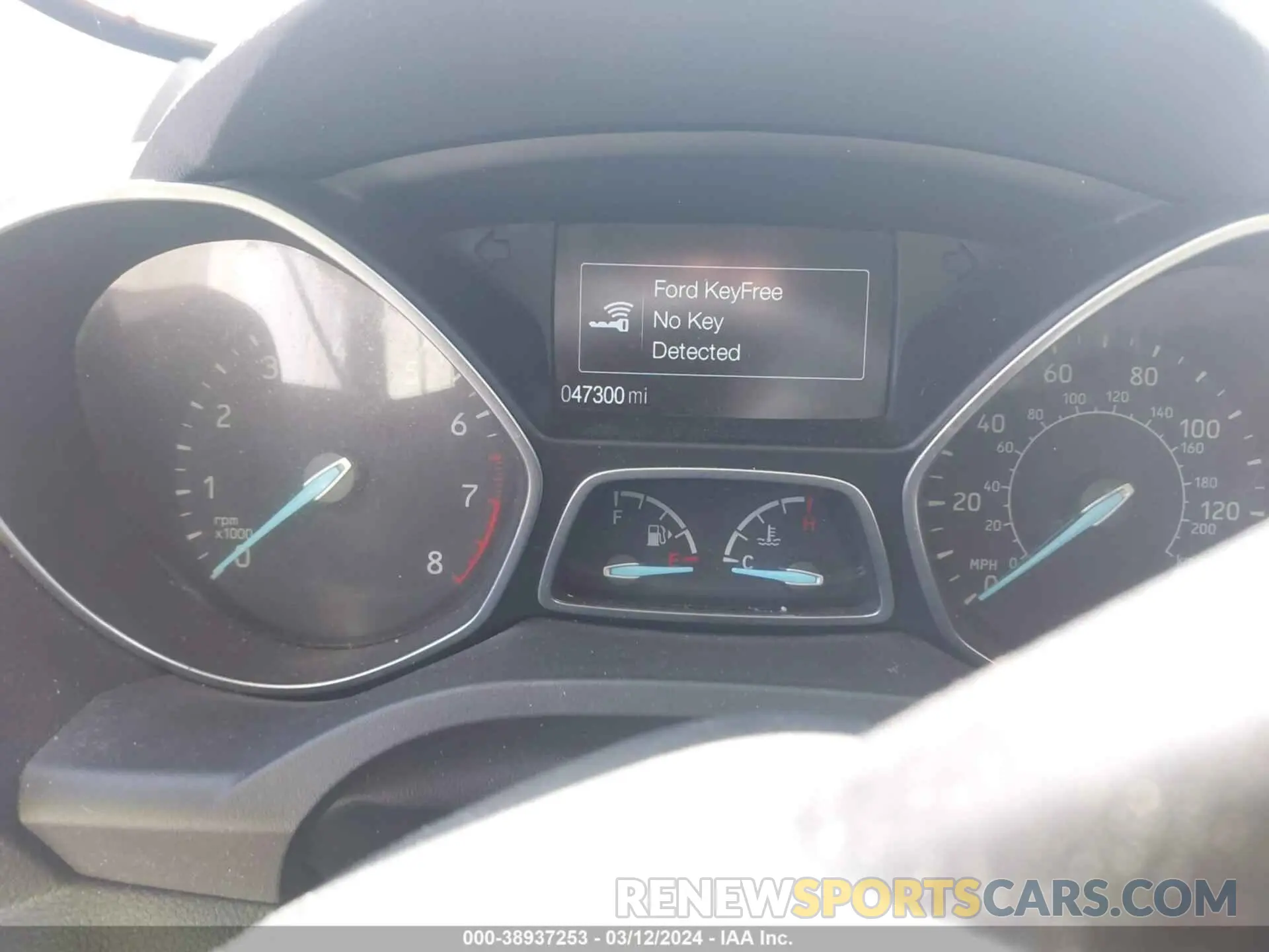 15 Photograph of a damaged car 1FMCU0HD1KUA67545 FORD ESCAPE 2019