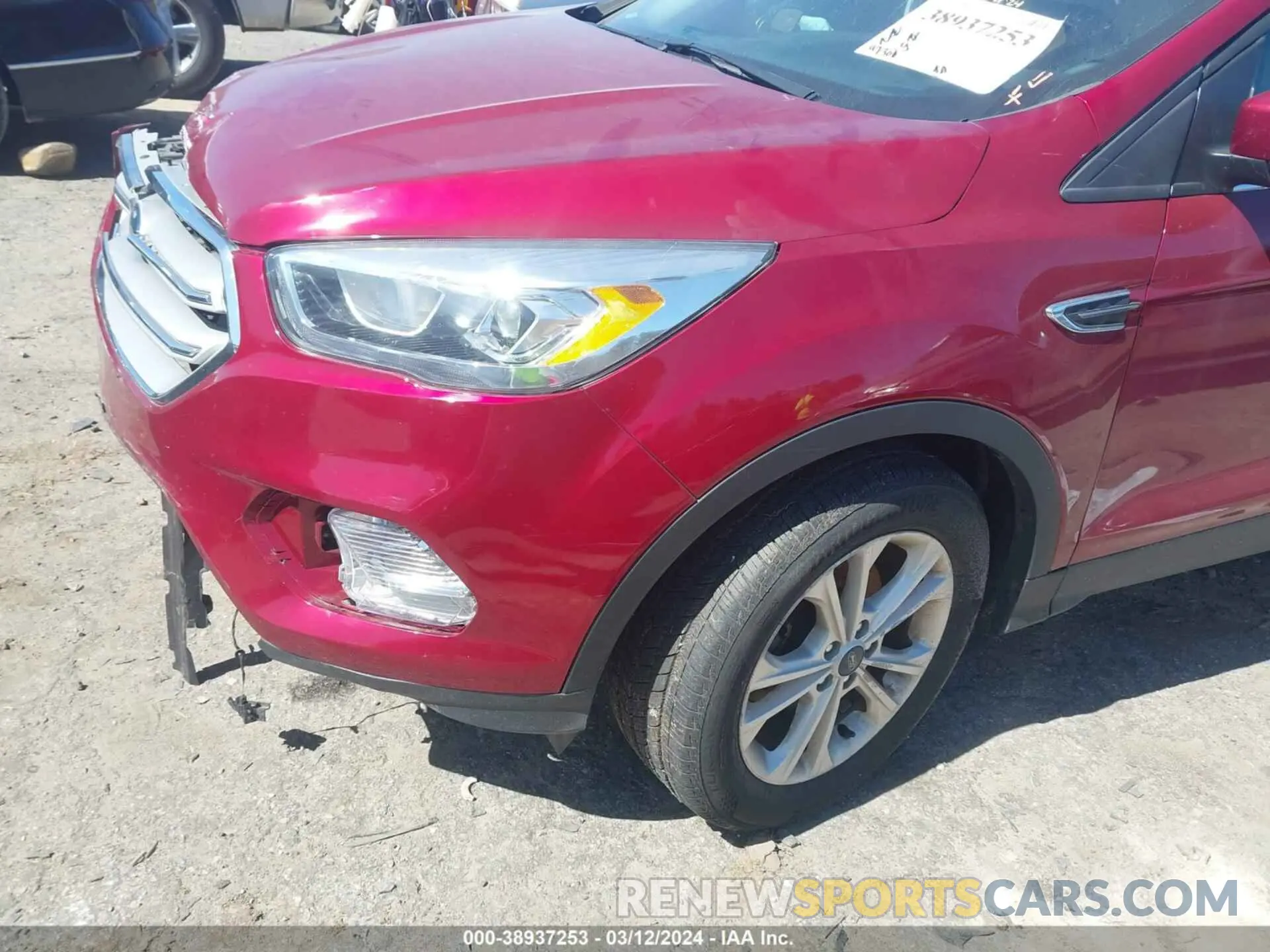 18 Photograph of a damaged car 1FMCU0HD1KUA67545 FORD ESCAPE 2019