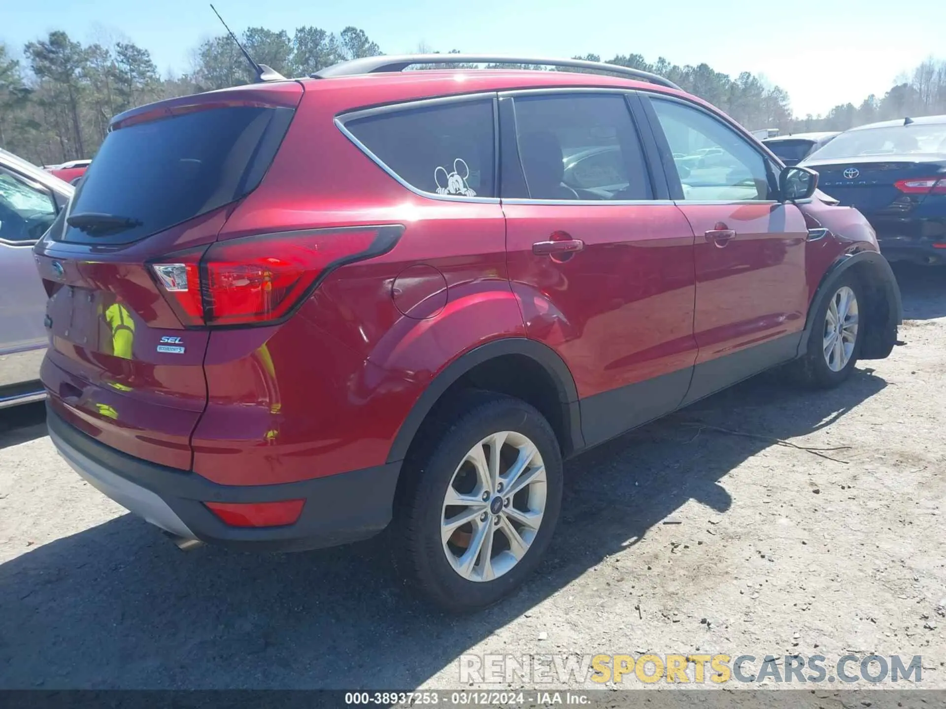 4 Photograph of a damaged car 1FMCU0HD1KUA67545 FORD ESCAPE 2019