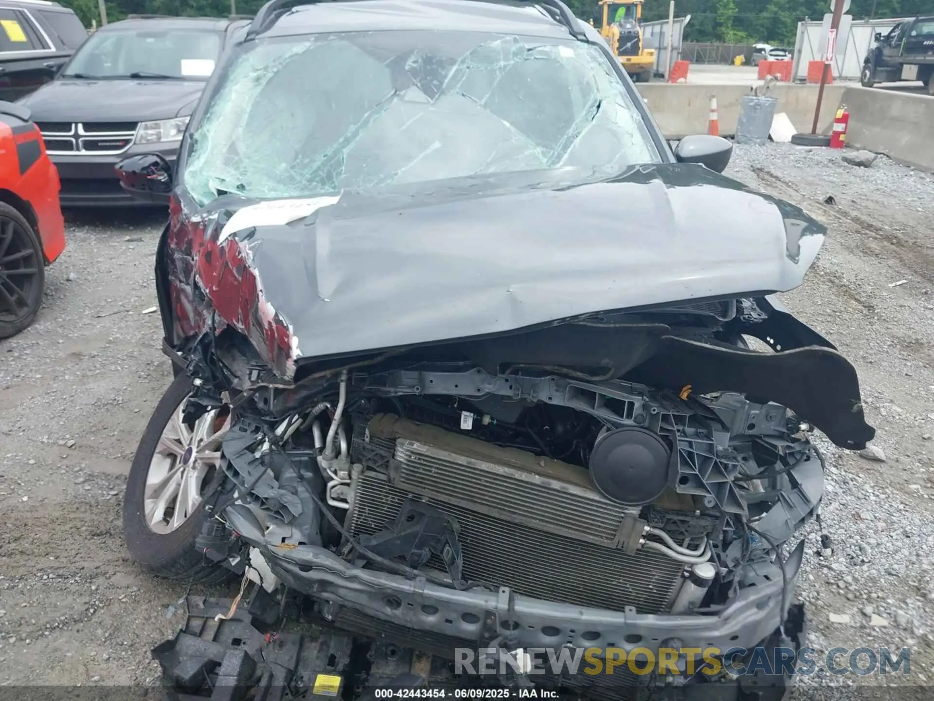 11 Photograph of a damaged car 1FMCU0HD1KUB11382 FORD ESCAPE 2019