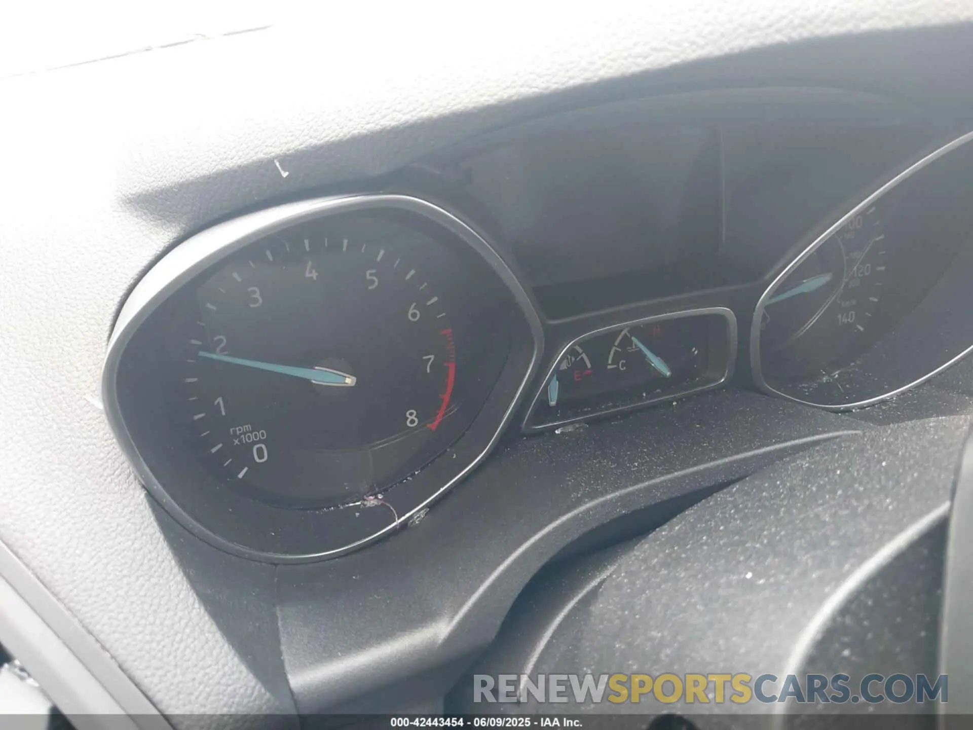 14 Photograph of a damaged car 1FMCU0HD1KUB11382 FORD ESCAPE 2019