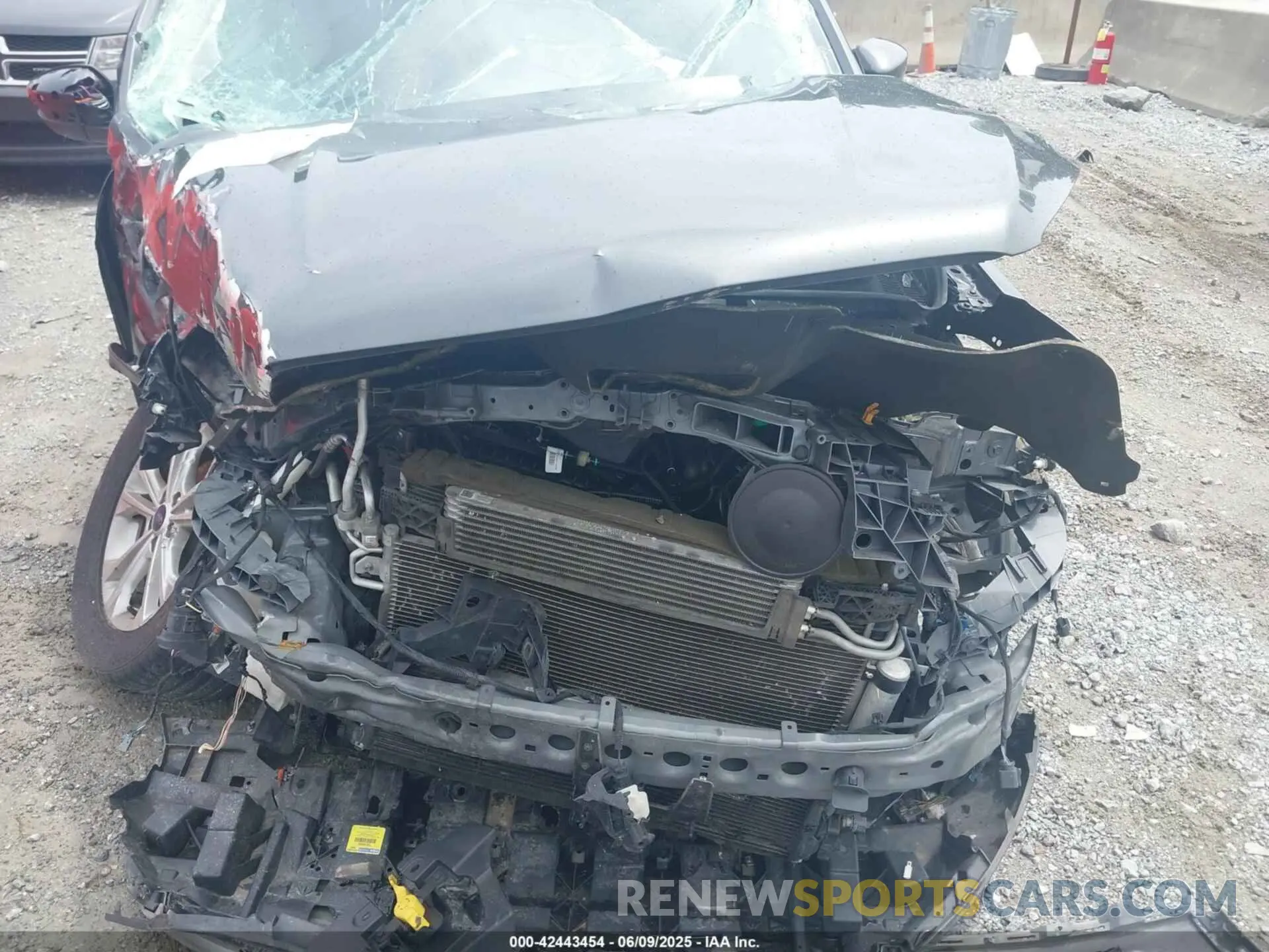 6 Photograph of a damaged car 1FMCU0HD1KUB11382 FORD ESCAPE 2019