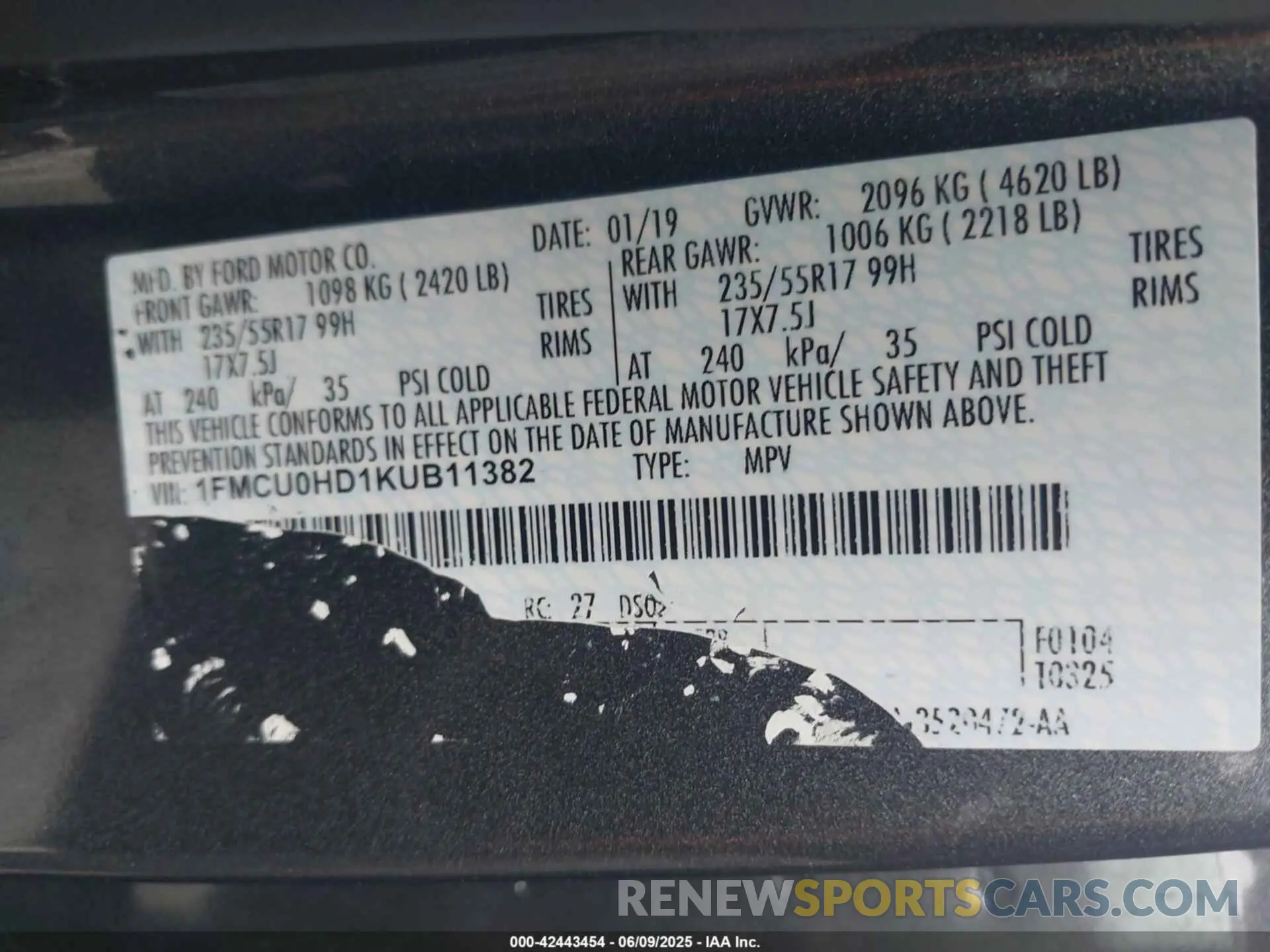 9 Photograph of a damaged car 1FMCU0HD1KUB11382 FORD ESCAPE 2019