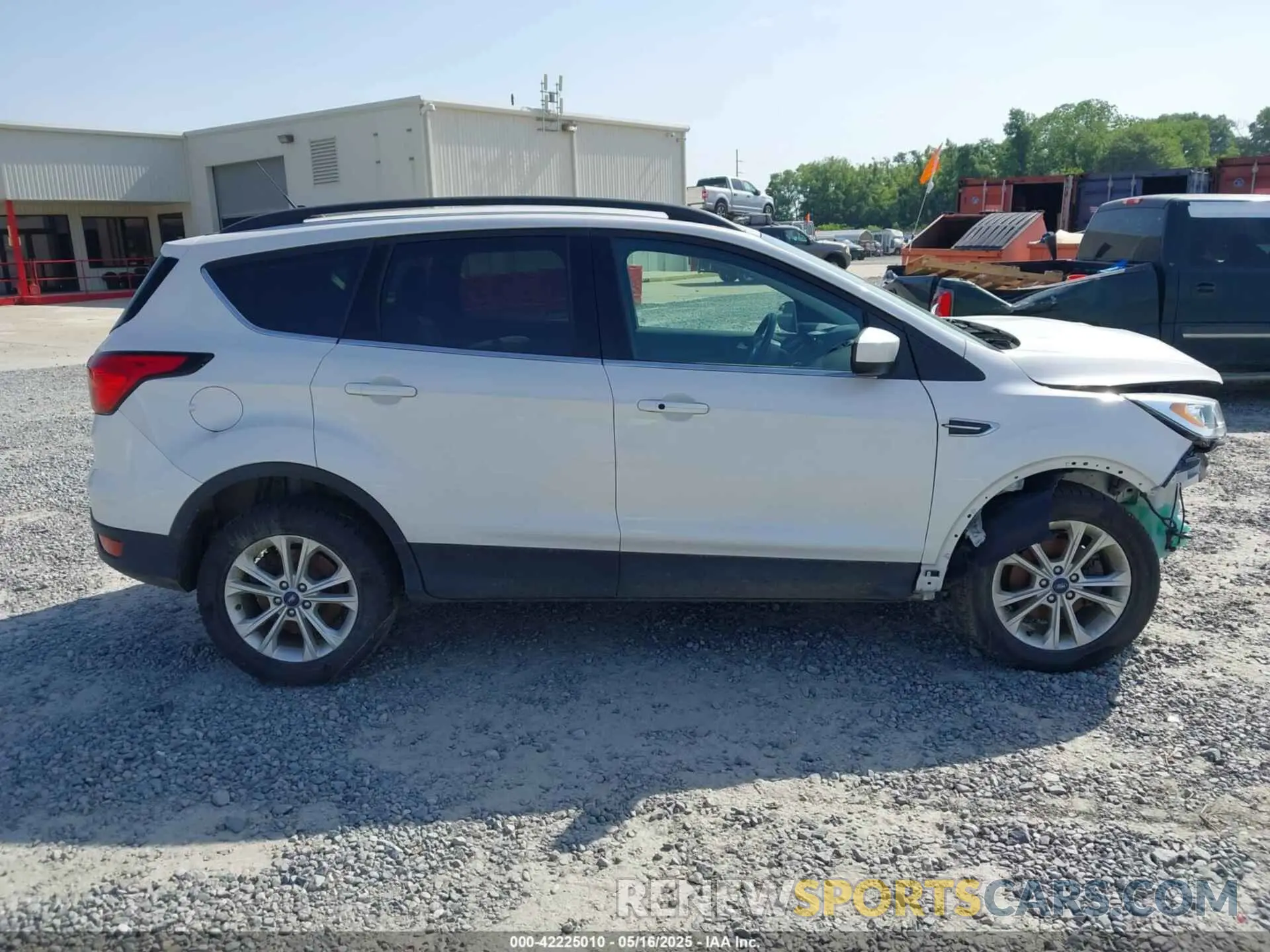13 Photograph of a damaged car 1FMCU0HD1KUB76409 FORD ESCAPE 2019