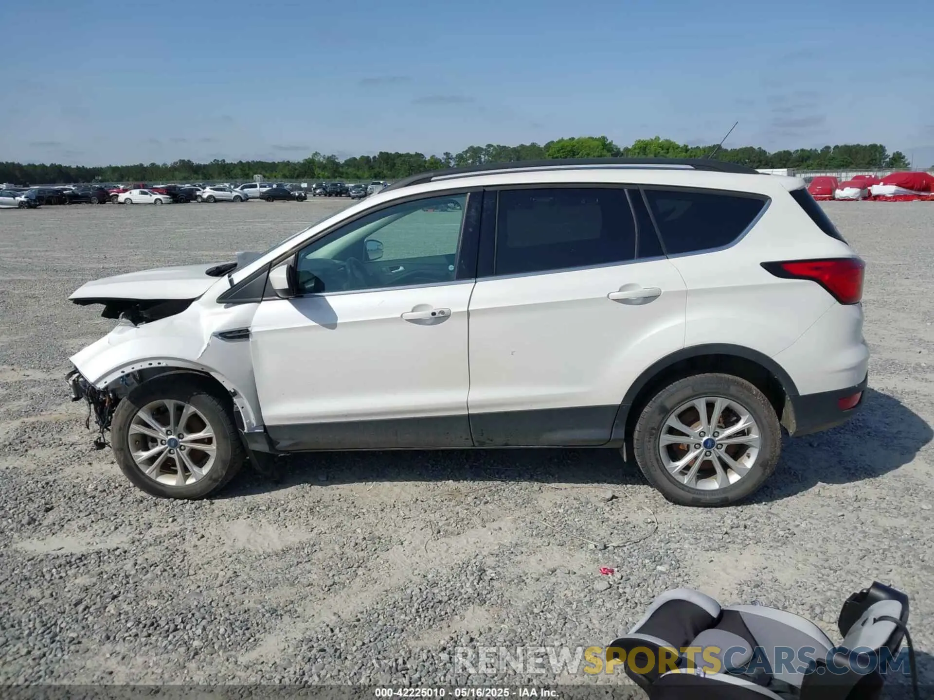 14 Photograph of a damaged car 1FMCU0HD1KUB76409 FORD ESCAPE 2019
