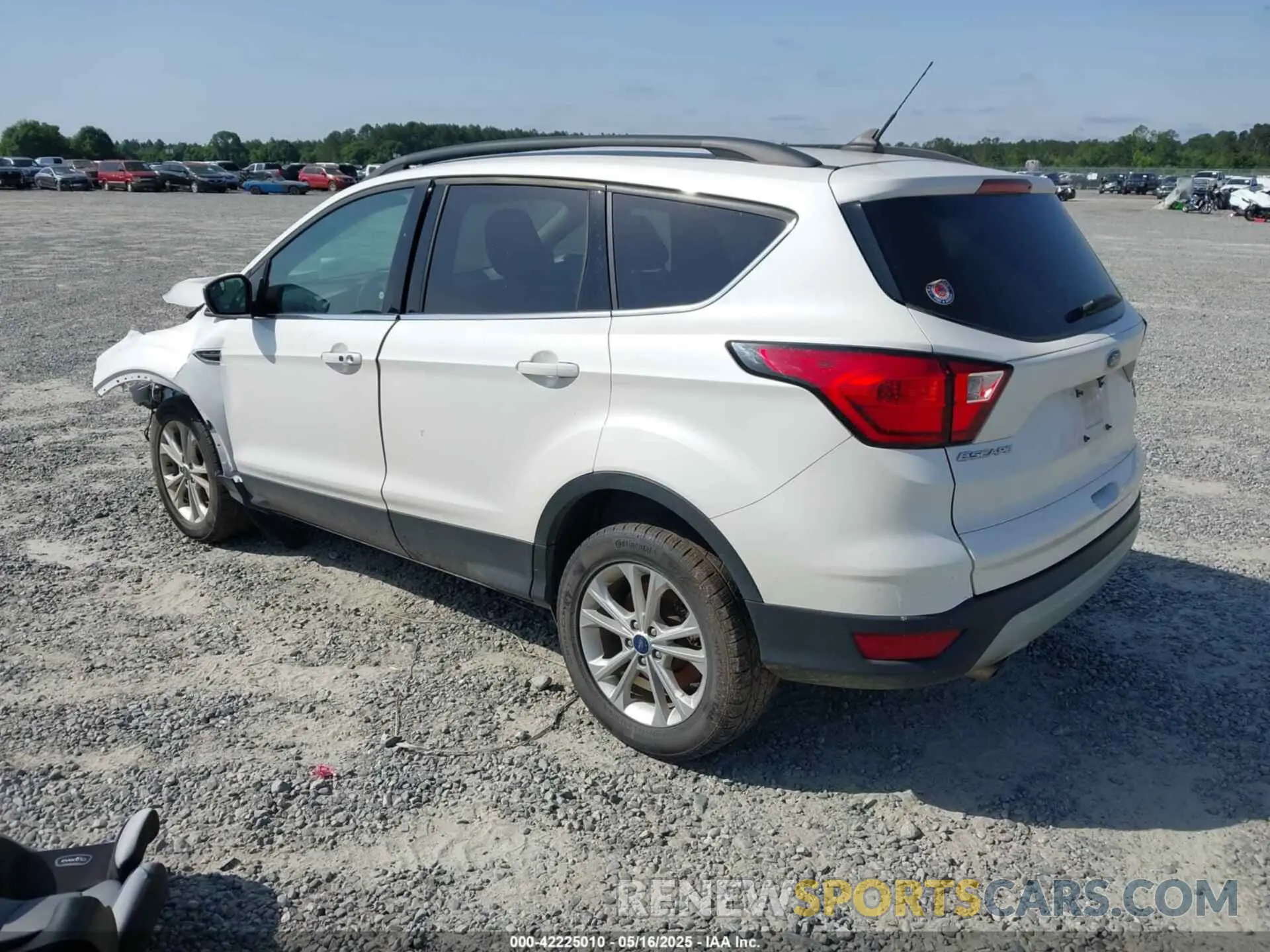 3 Photograph of a damaged car 1FMCU0HD1KUB76409 FORD ESCAPE 2019